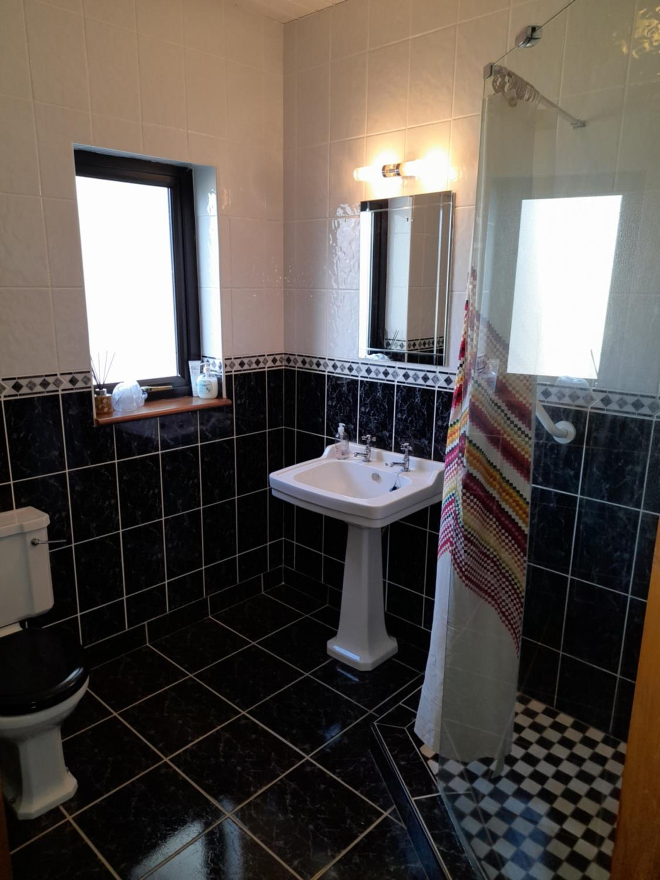 Large Double Room - Photo 3