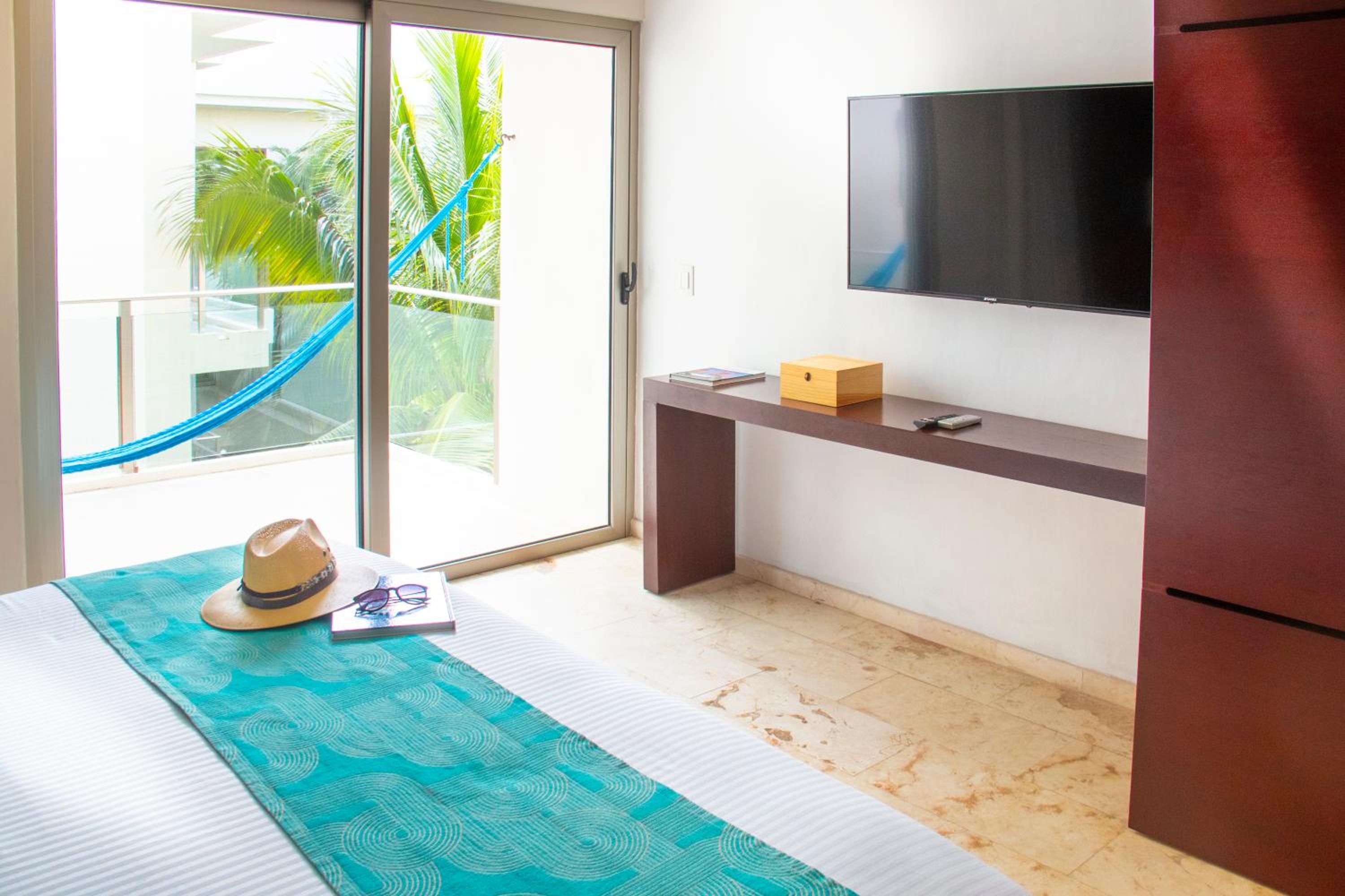 Deluxe Room - Photo 2