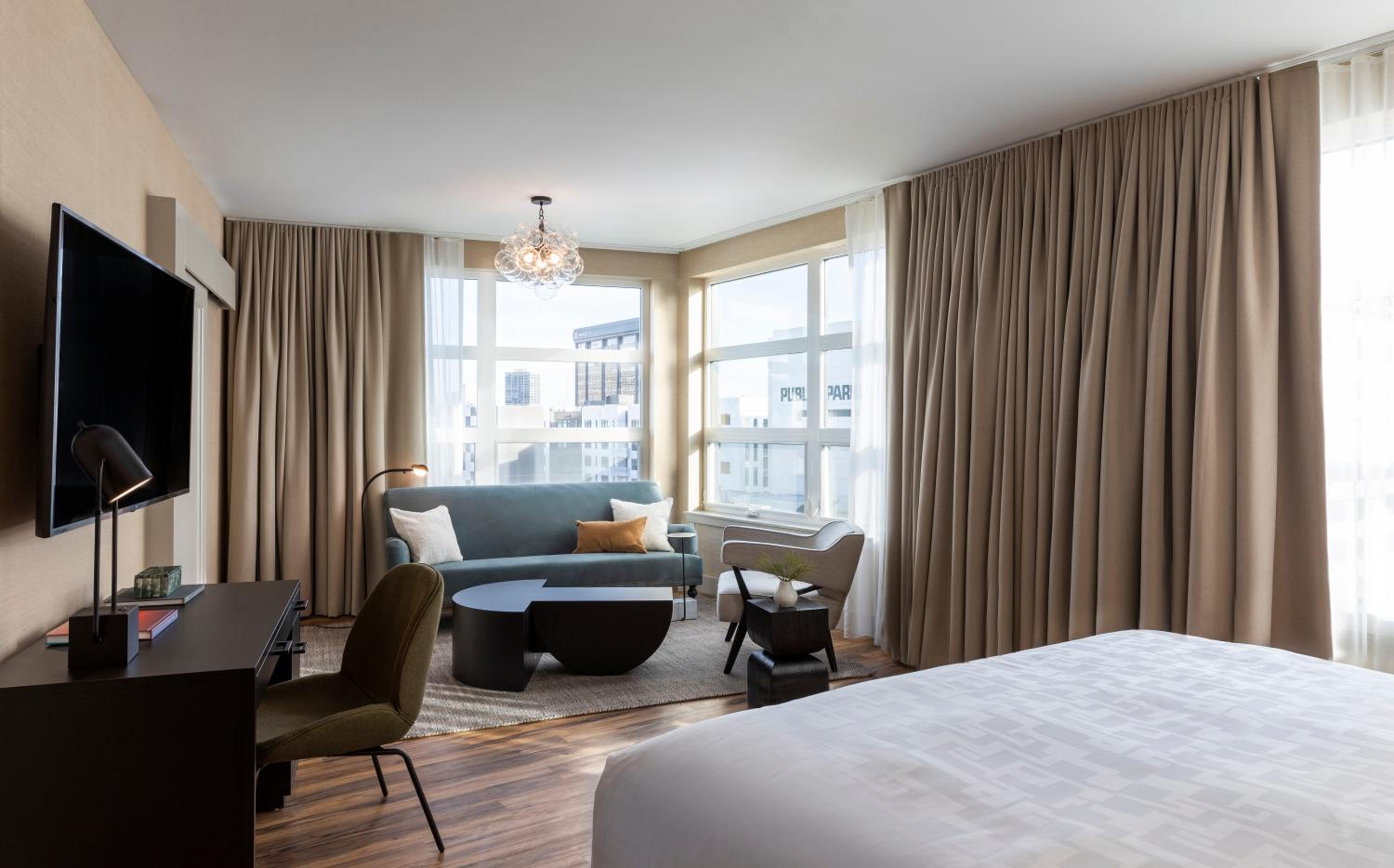 Suite - Photo 5