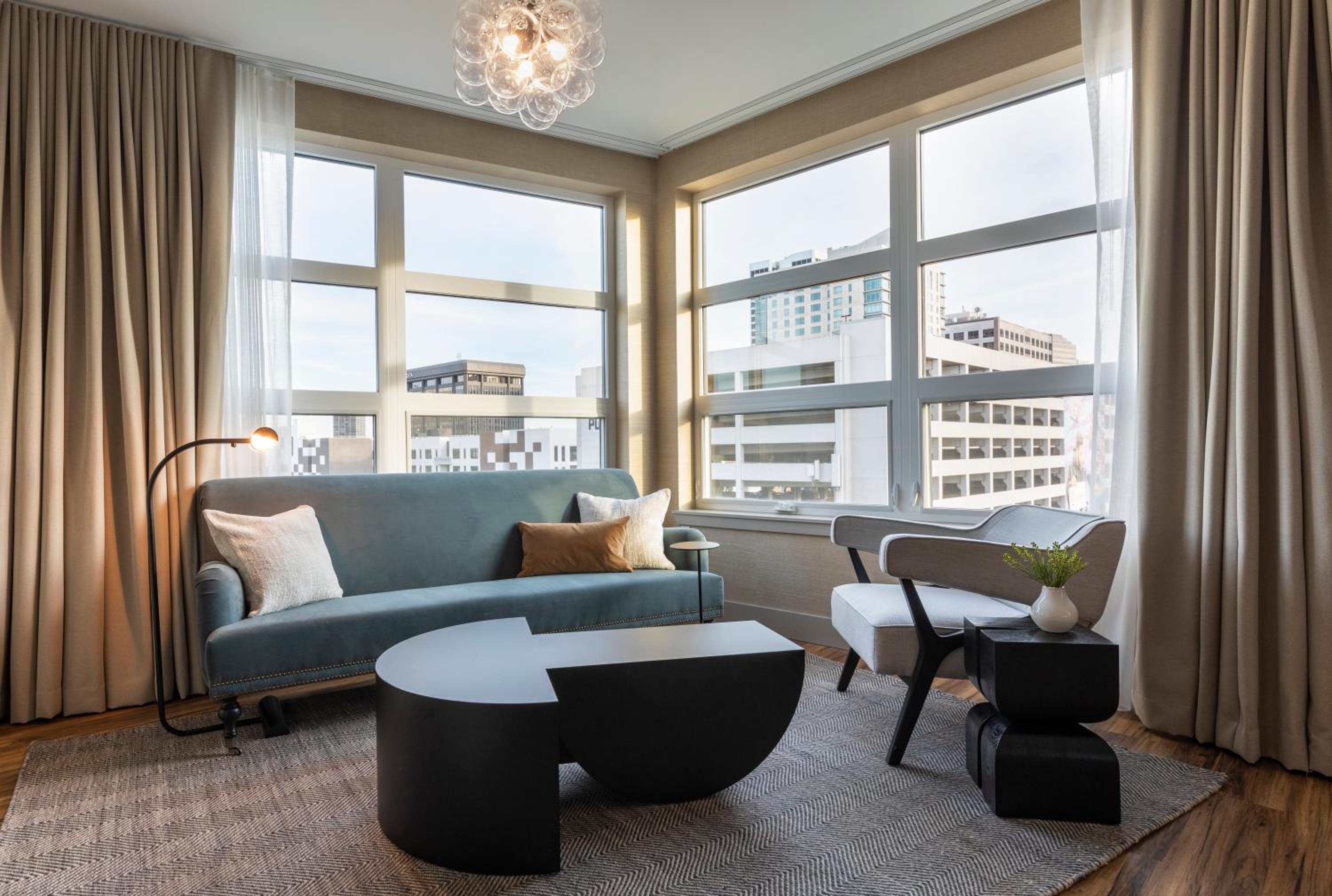 Suite - Photo 3