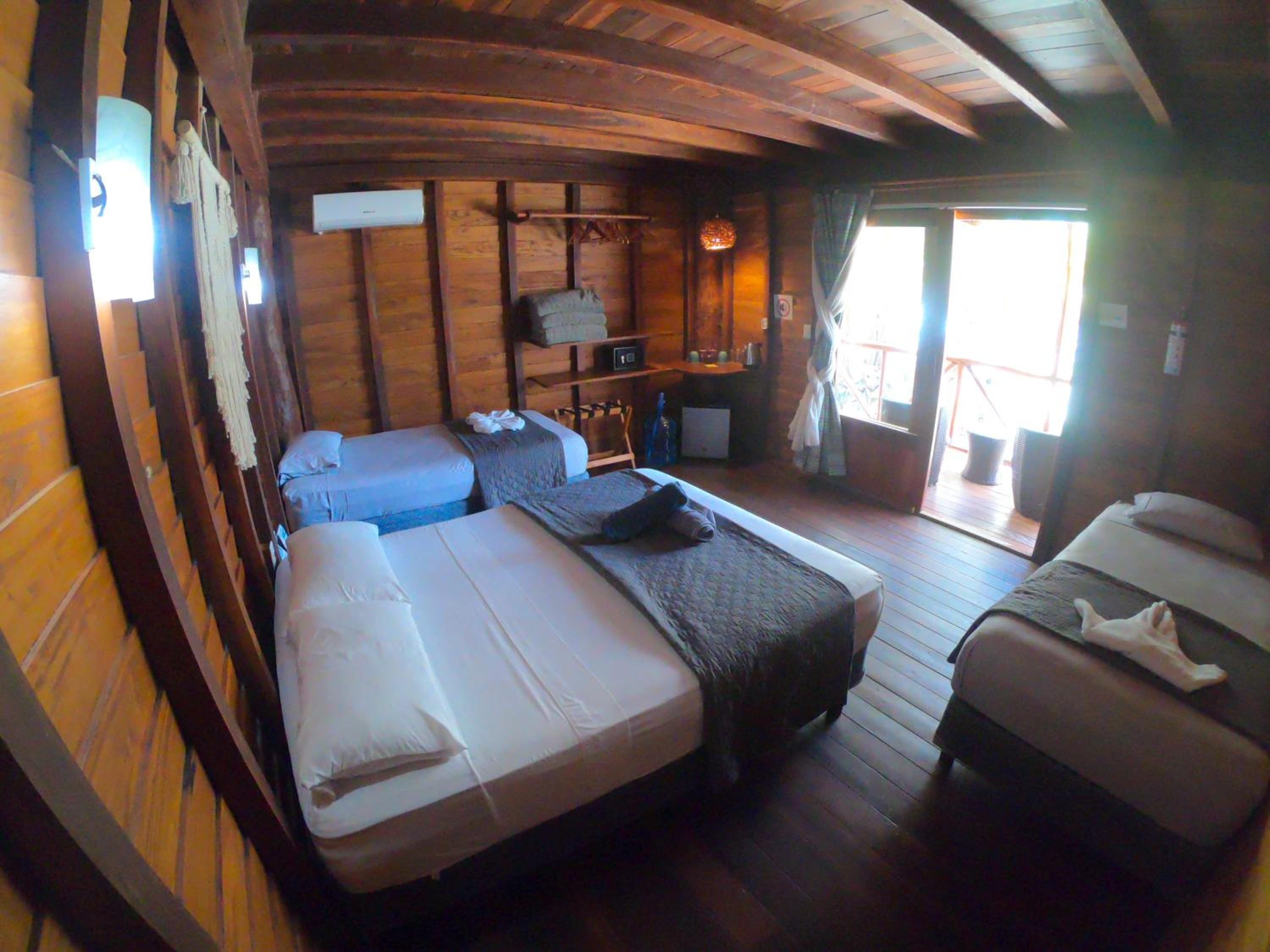 Quadruple Room with Sea View - Photo 26