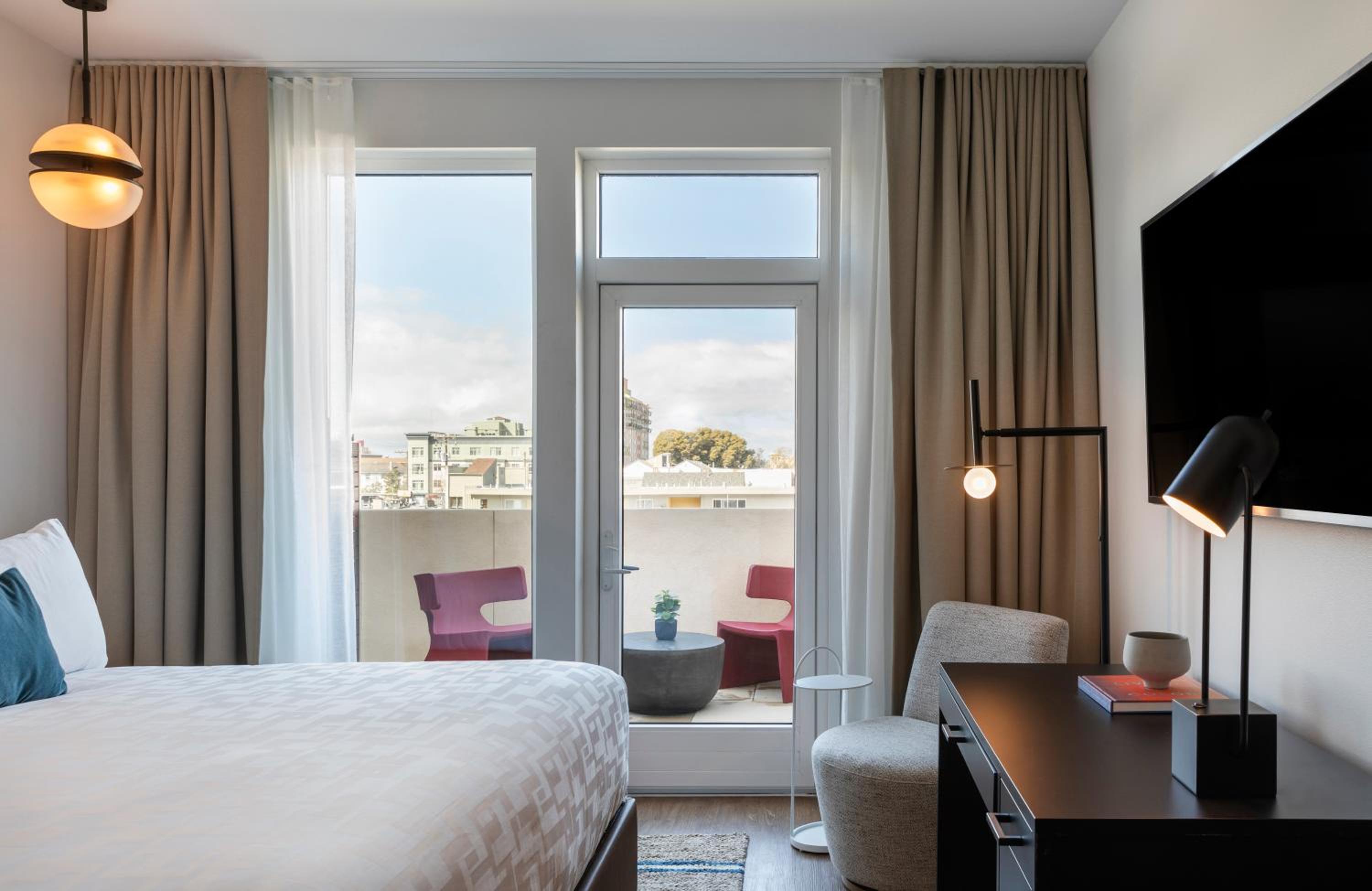 Urban King Room with Terrace - Photo 2