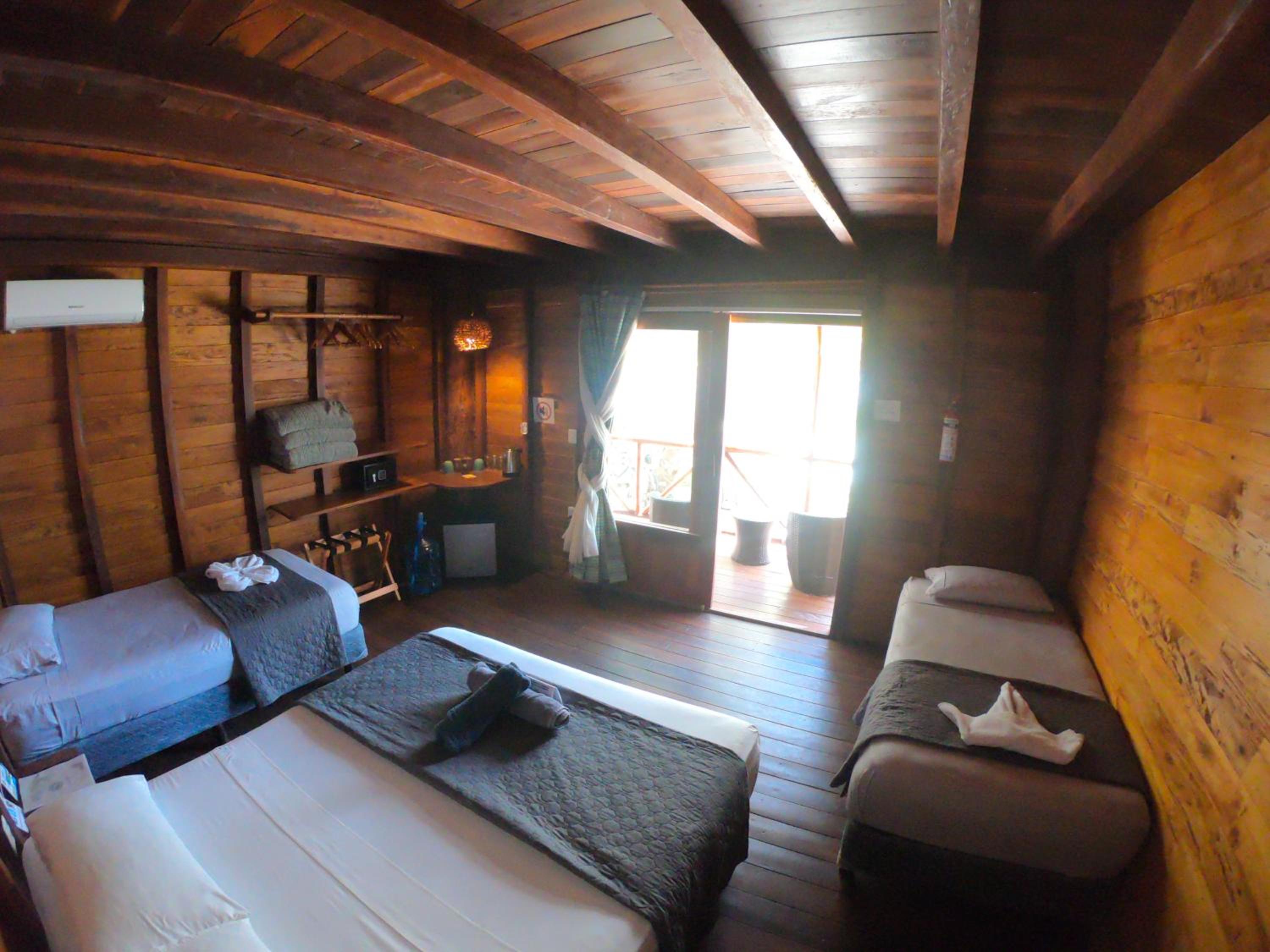 Quadruple Room with Sea View - Photo 19
