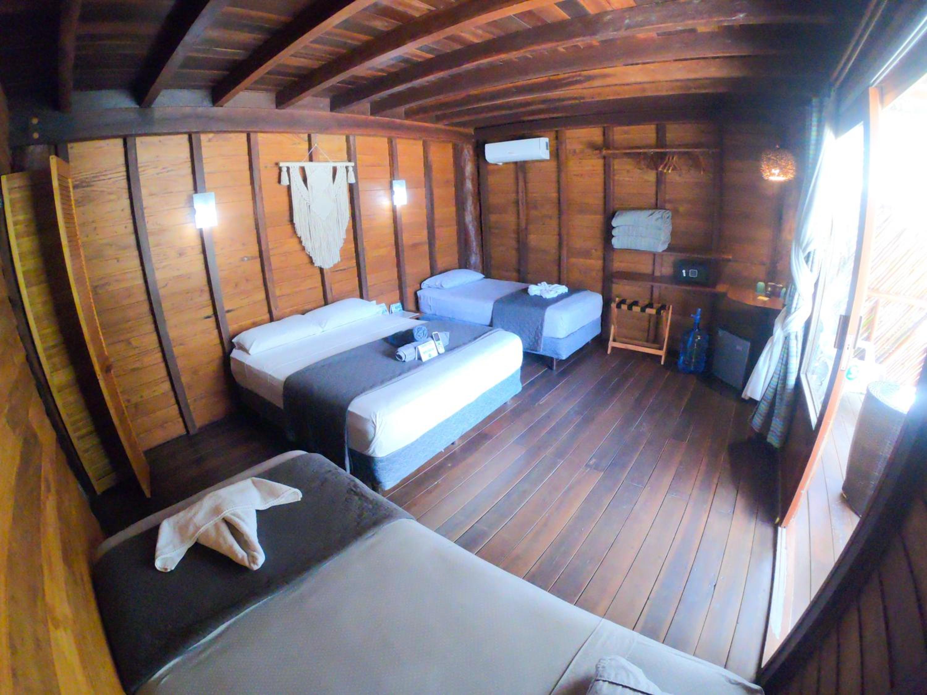 Quadruple Room with Sea View - Photo 20
