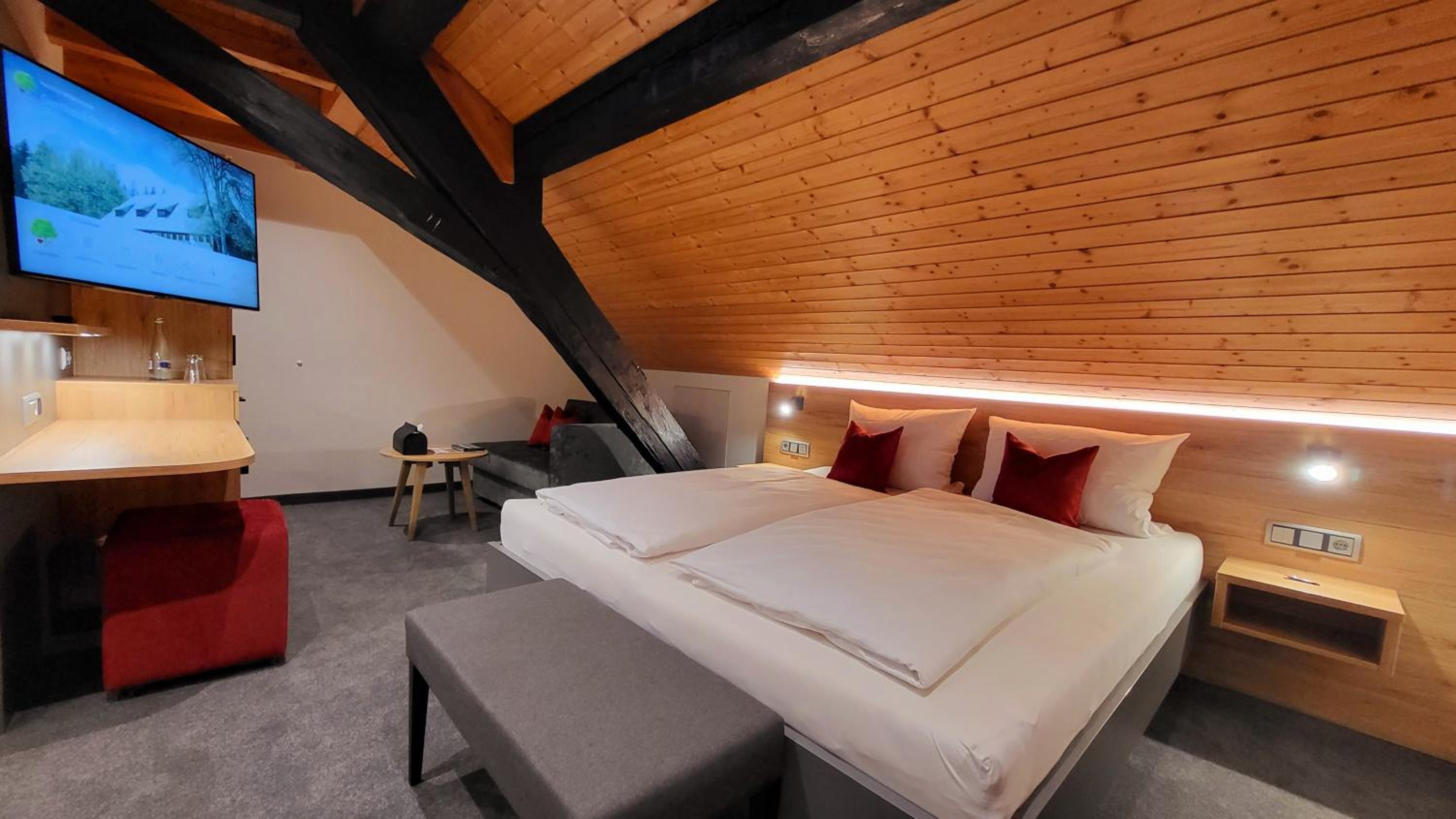 Deluxe Double Room with Balcony photo 1