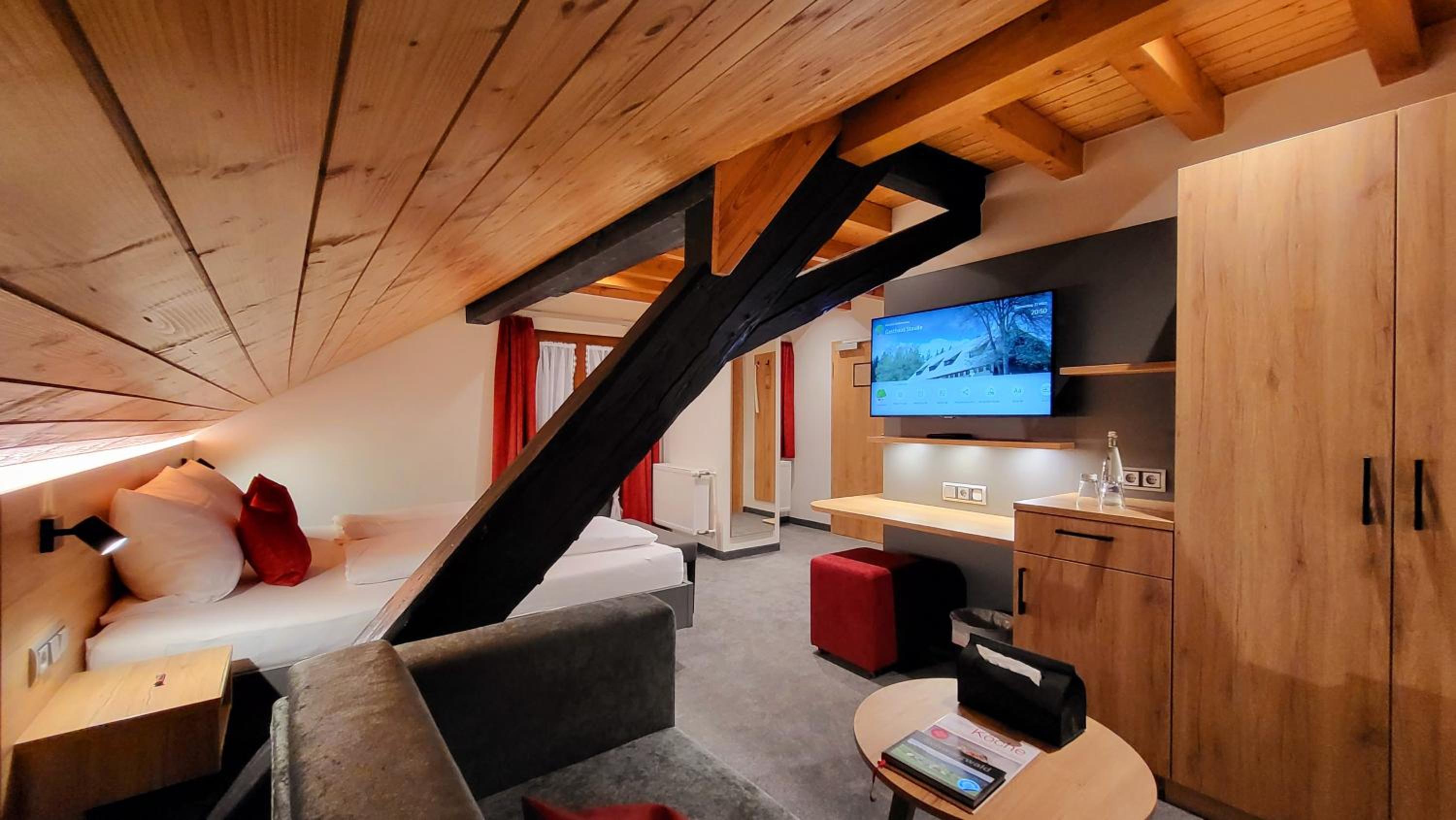 Deluxe Double Room with Balcony photo 3