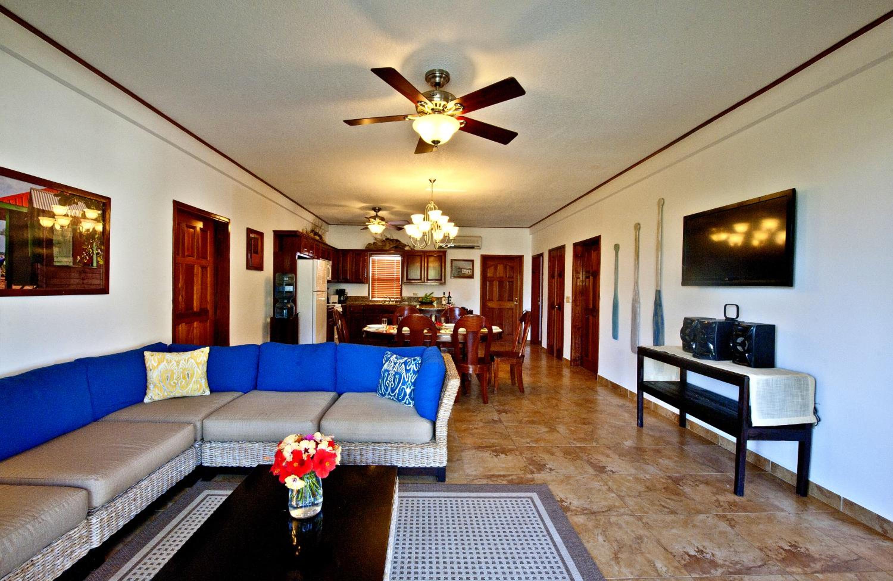Three-Bedroom Villa - Photo 6