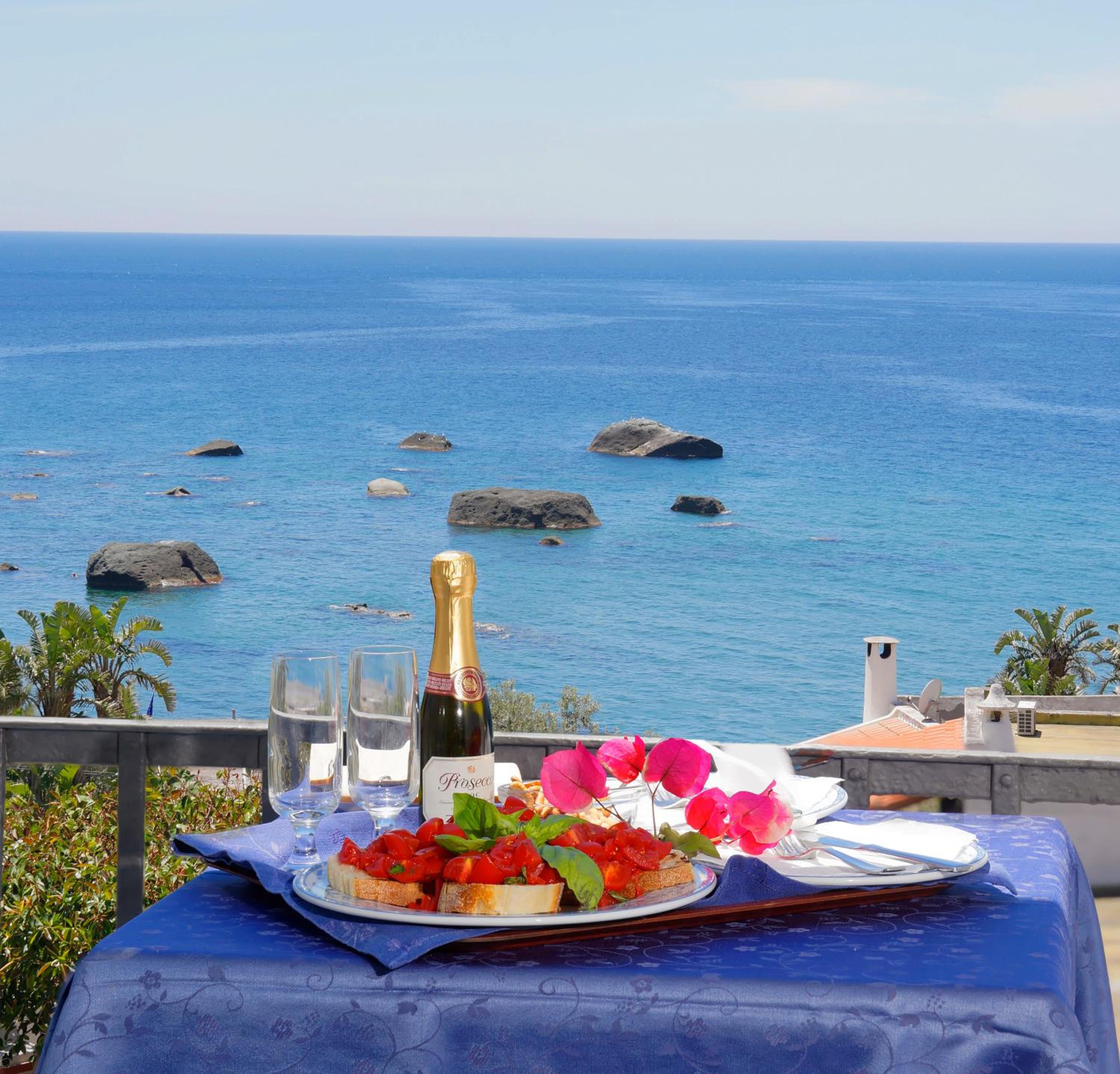 Double or Twin Room with Sea View - Annex
