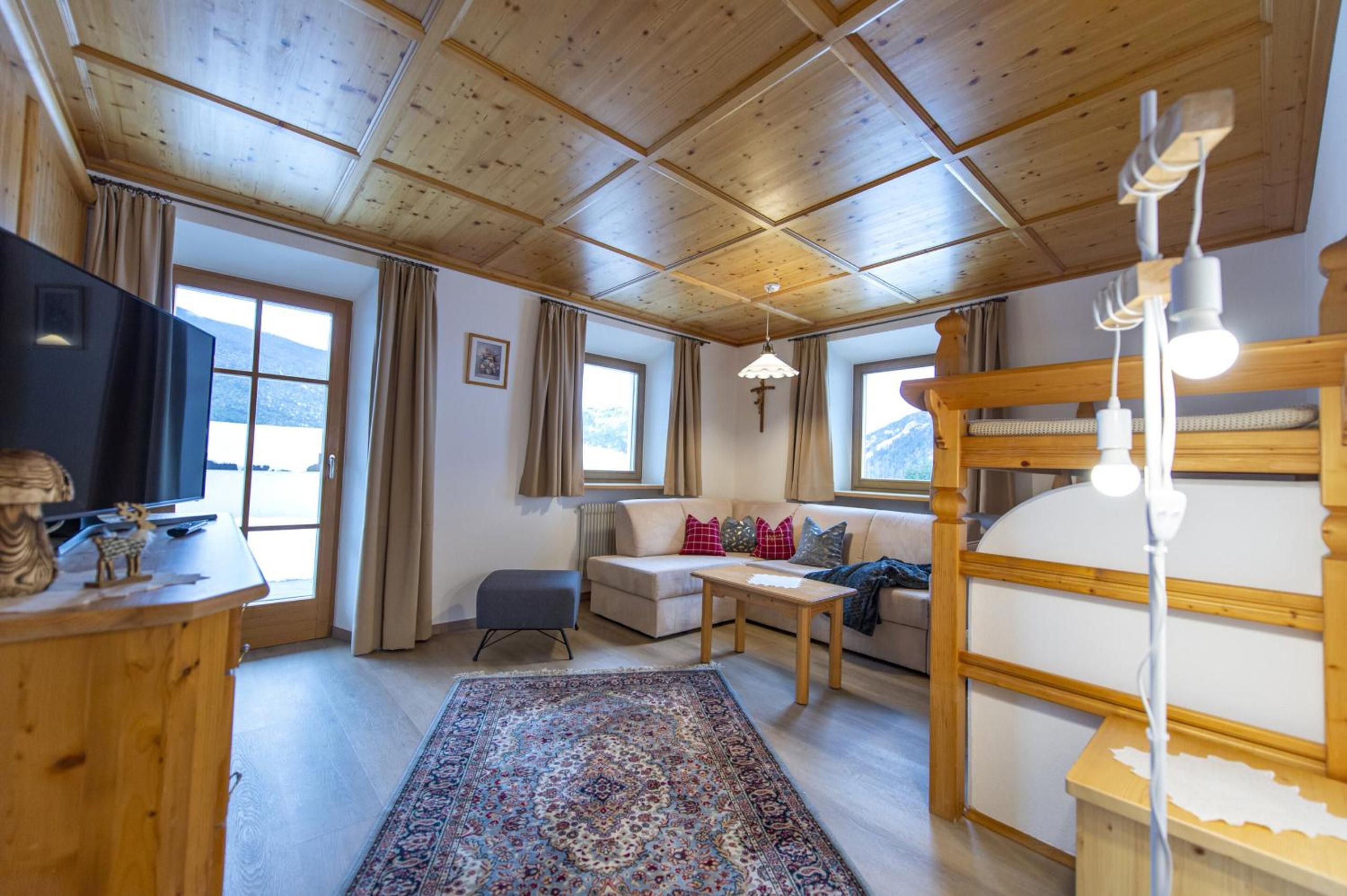One-Bedroom Apartment with Terrace photo 1