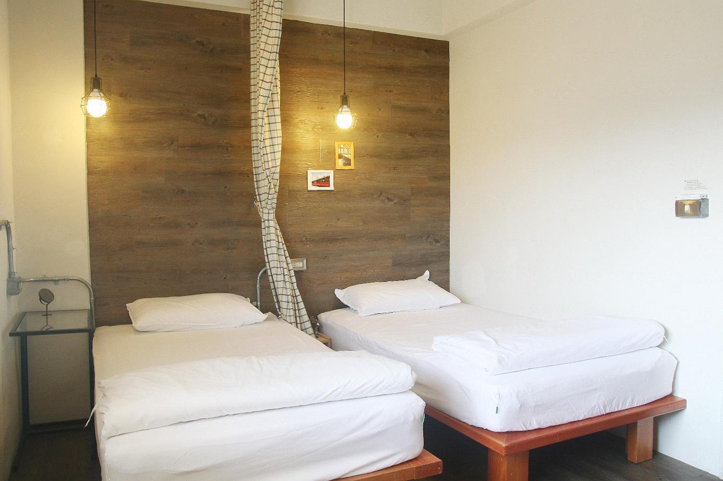 Twin Room with Shared Bathroom photo 3