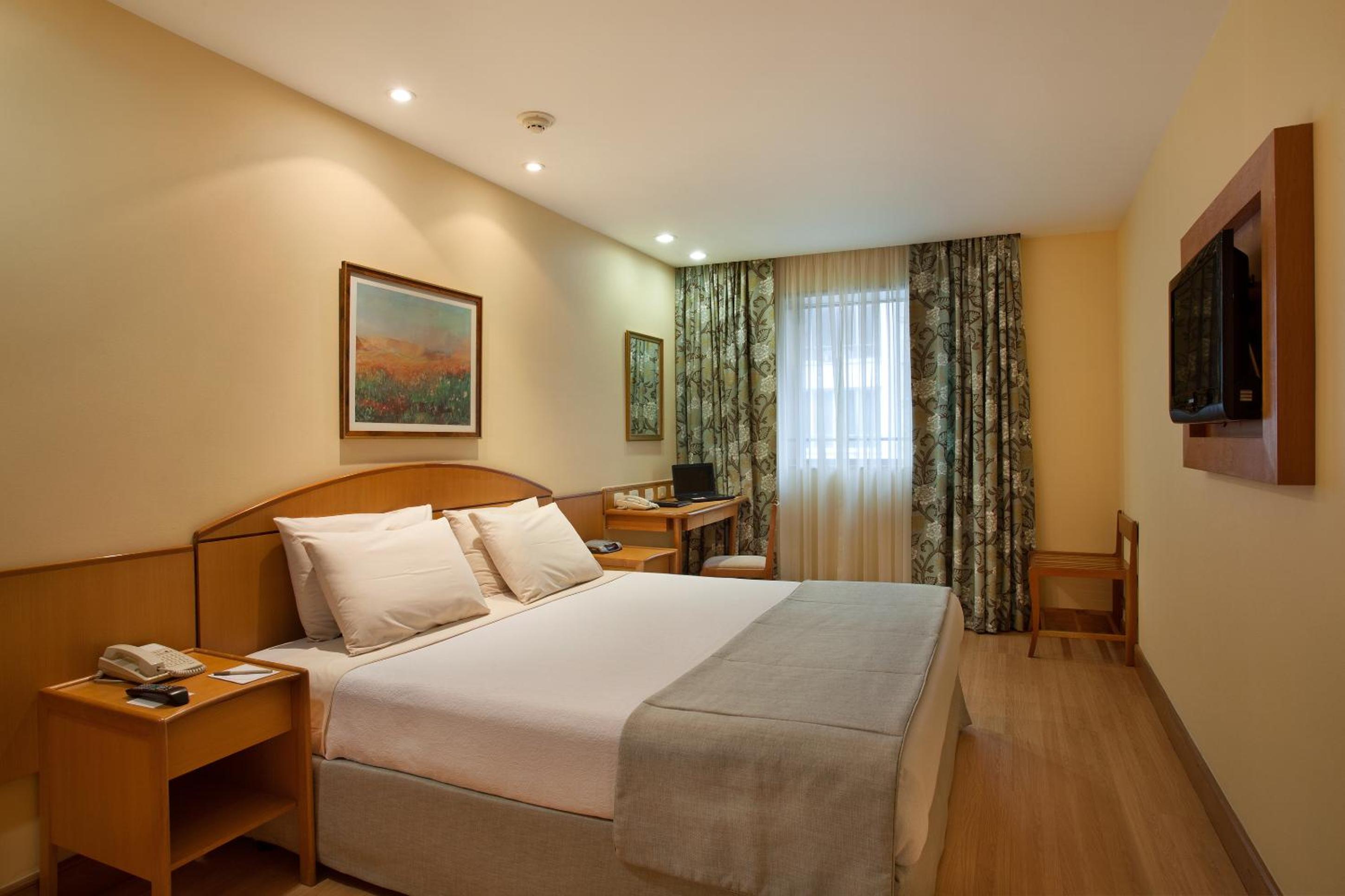 Standard Double Room with Internal view thumbnail 6
