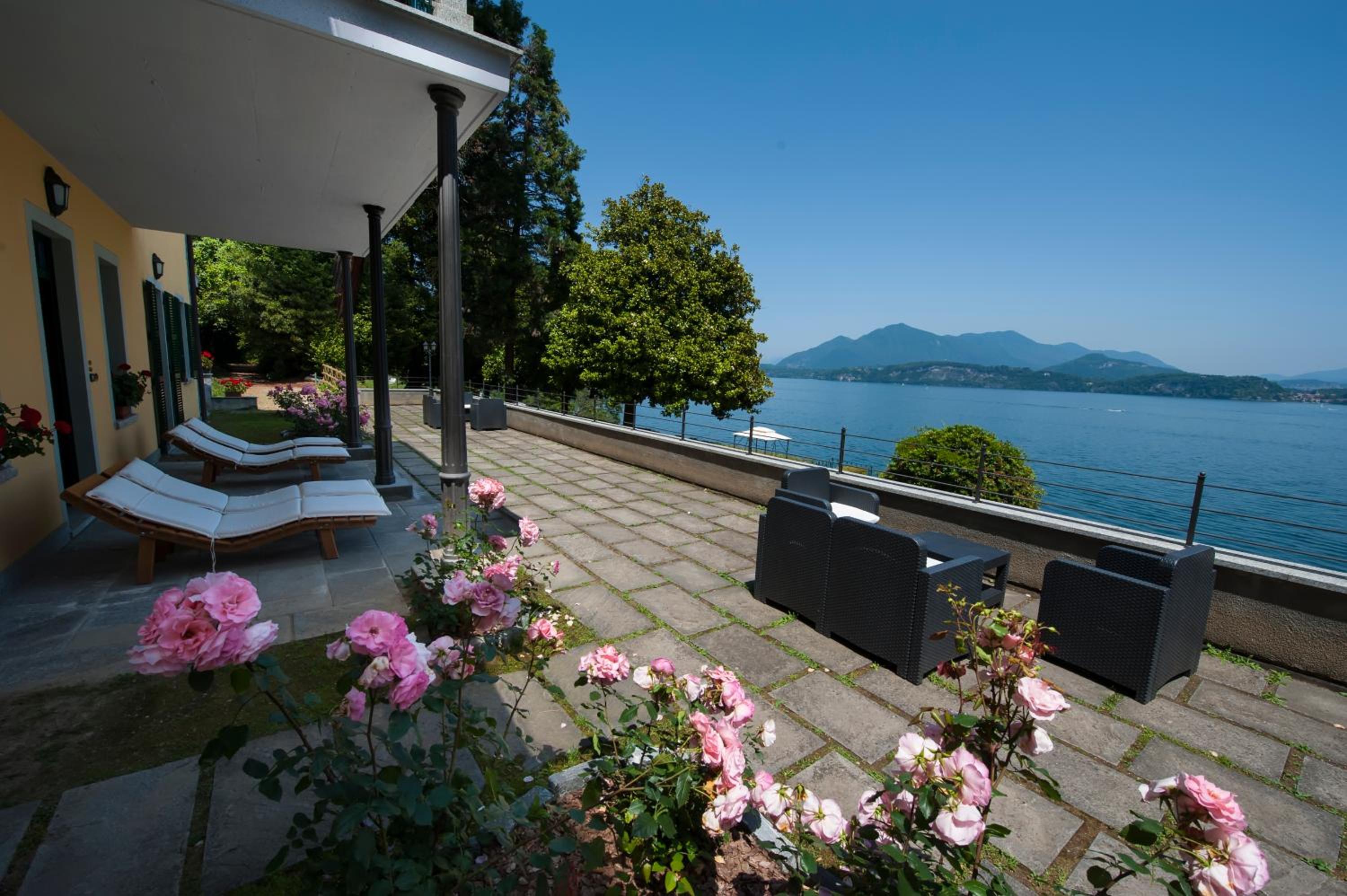 One-Bedroom Apartment with Terrace - Lake View photo 2