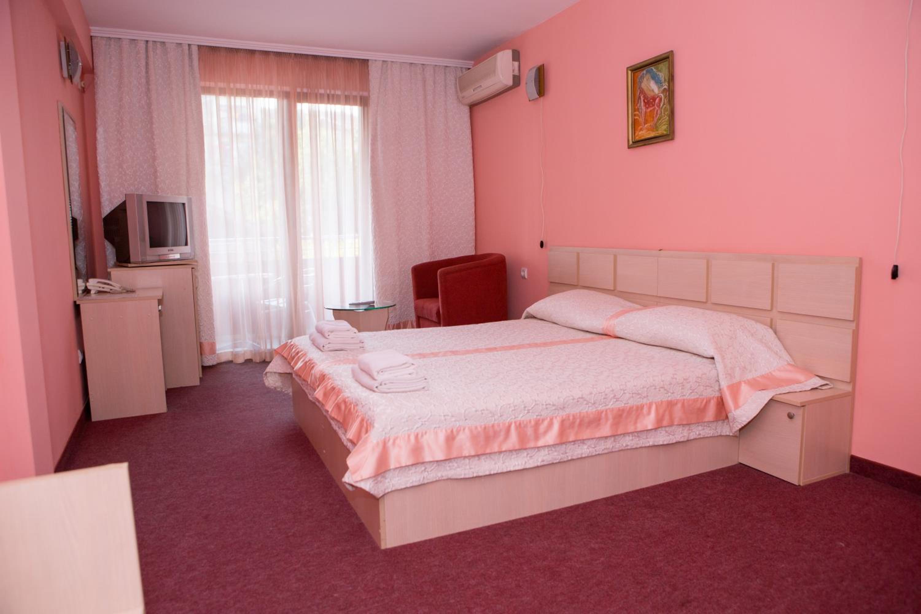 Double Room - Photo 6