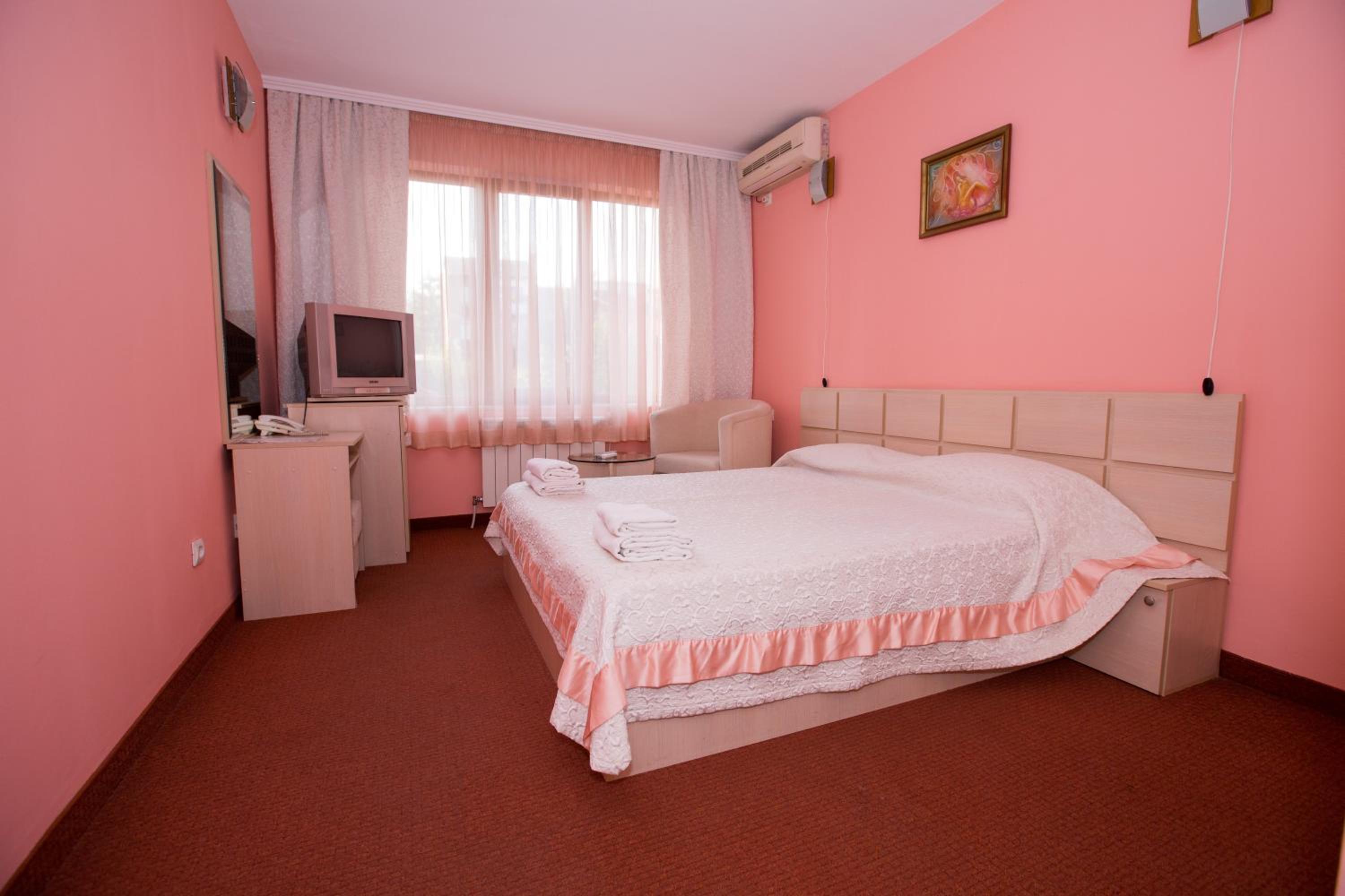 Double Room - Photo 12