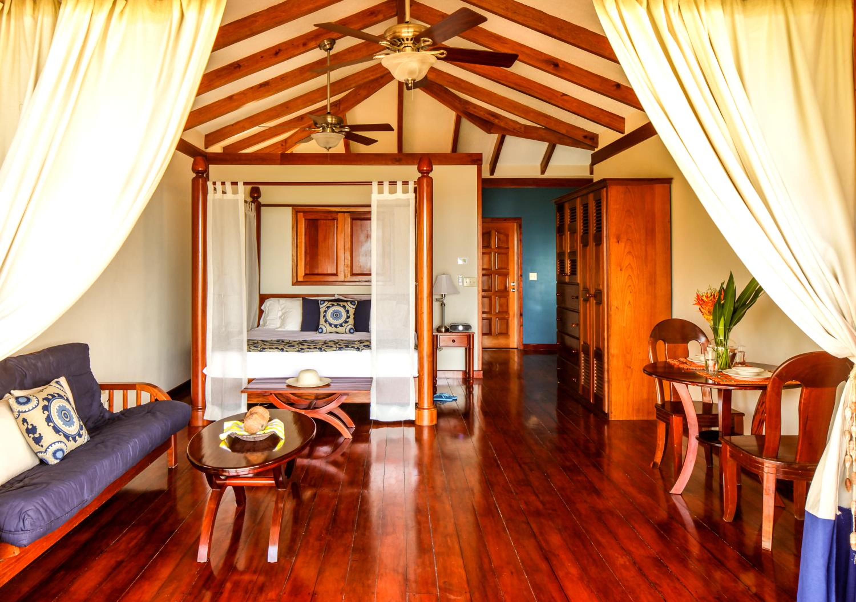 Three-Bedroom Villa - Photo 2