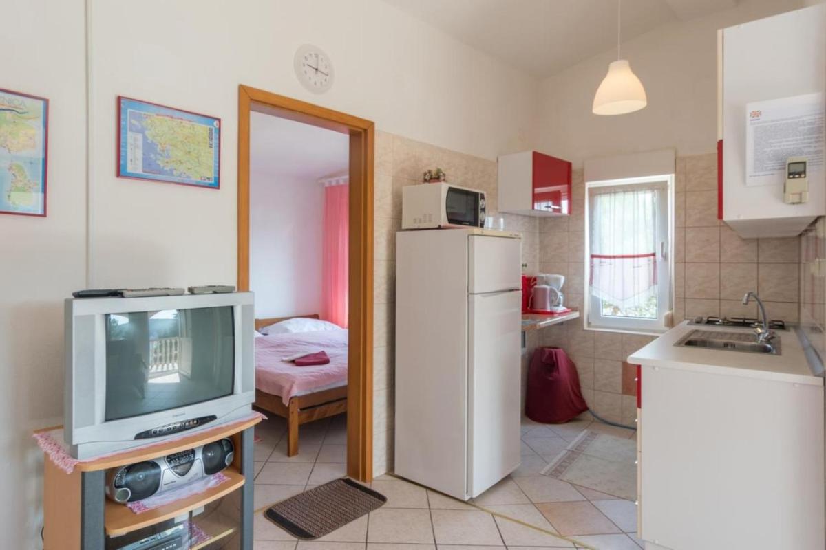 Apartment 2 photo 3