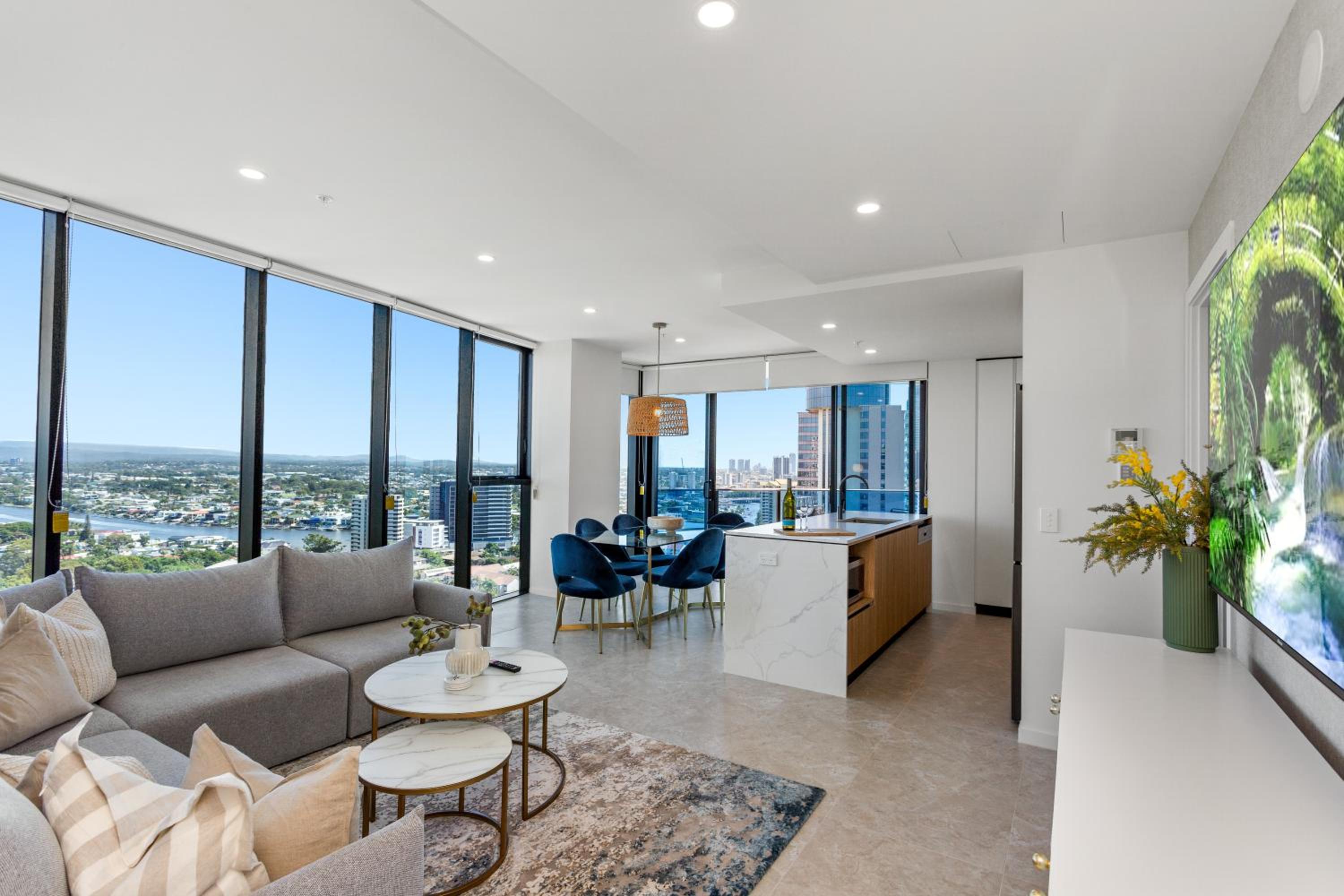 Lv19 Luxury 3 Bedroom Deluxe apartment with Views