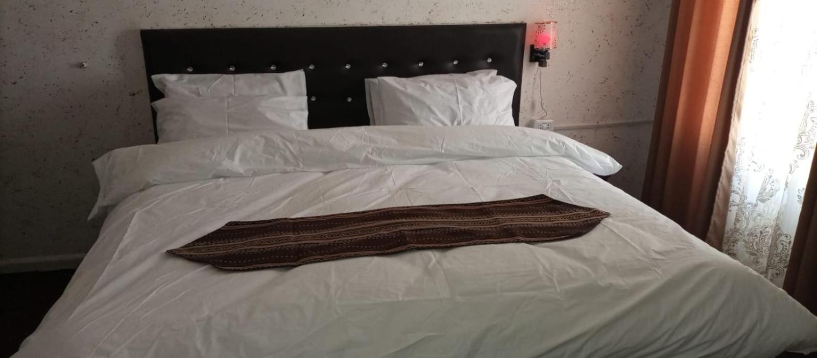 Budget Double Room - Photo 33