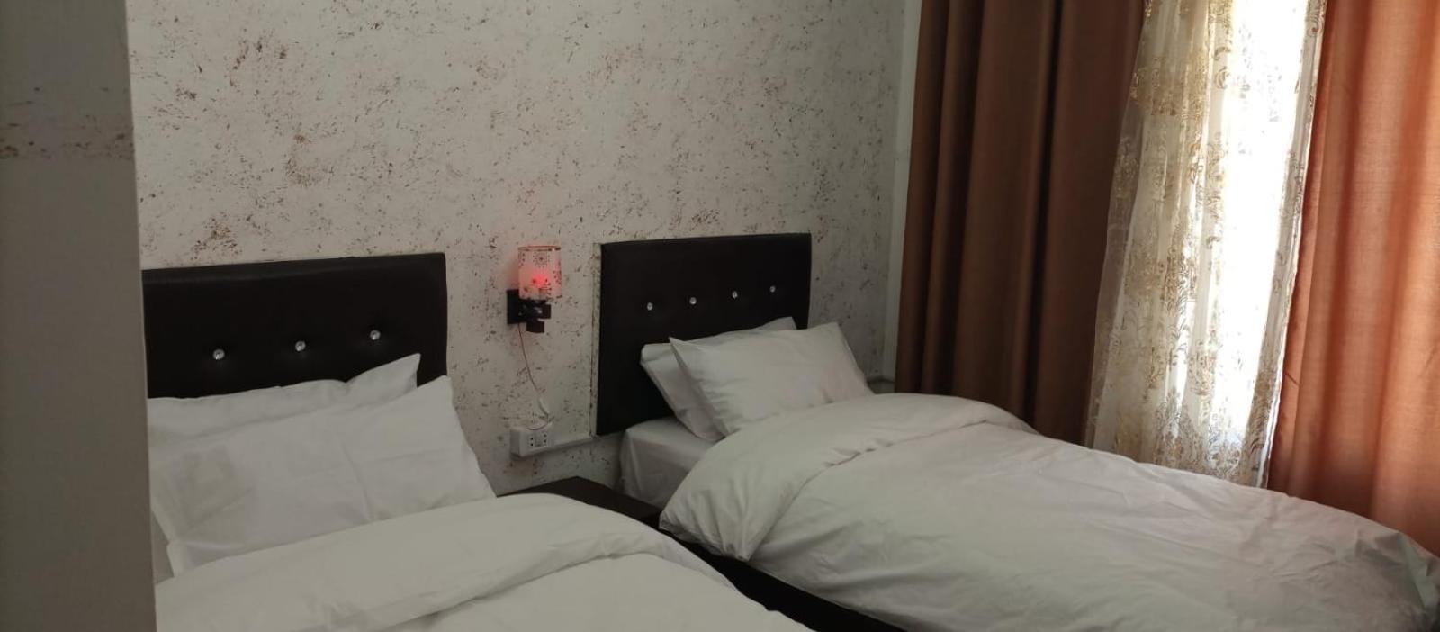 Budget Double Room - Photo 15