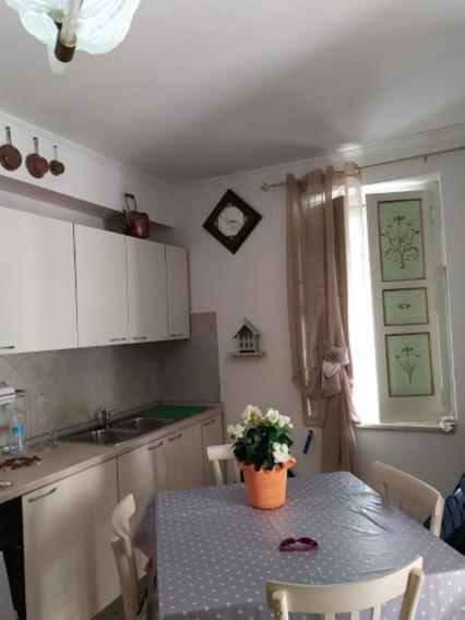 One-Bedroom House - Photo 20