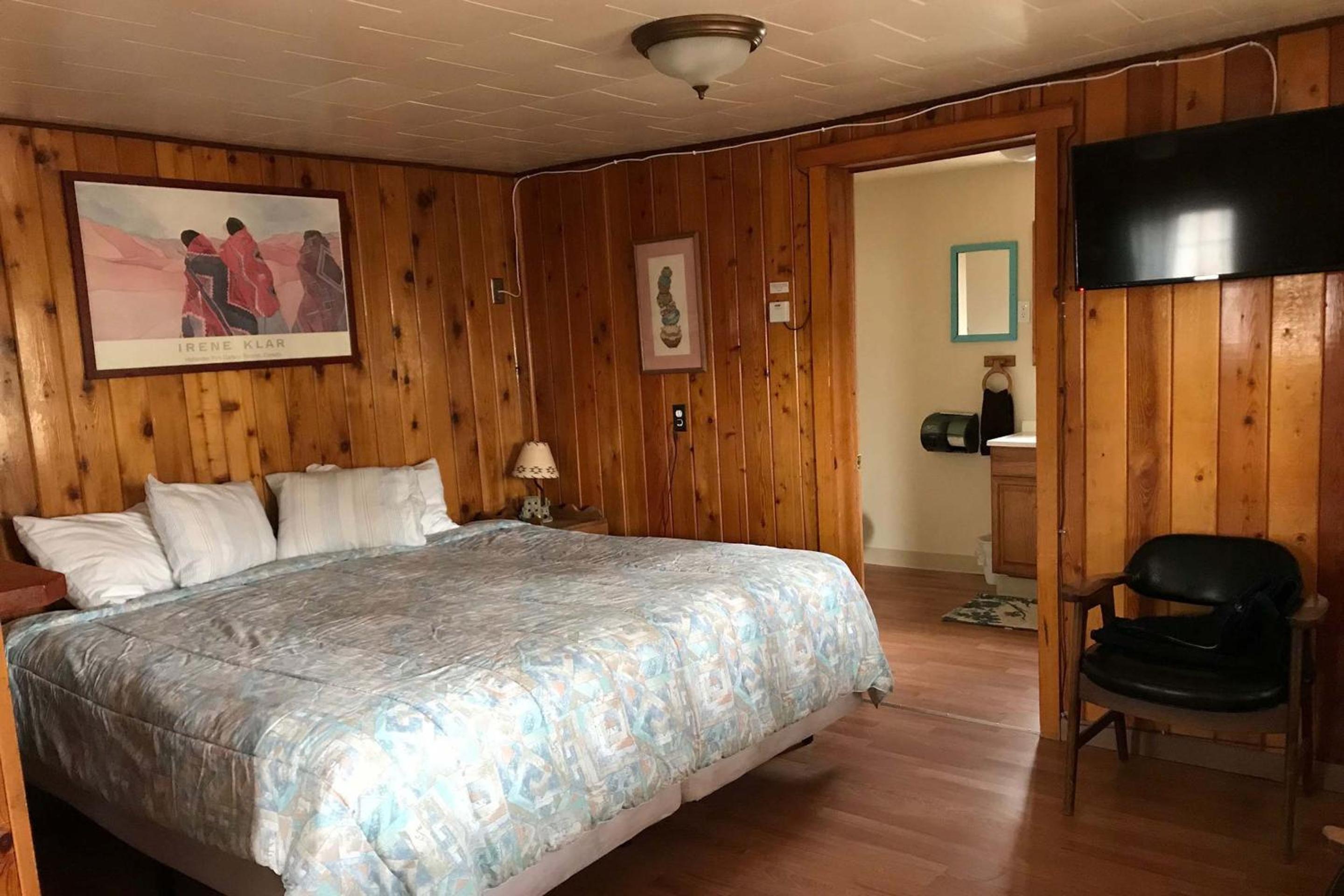 Deluxe King Cabin