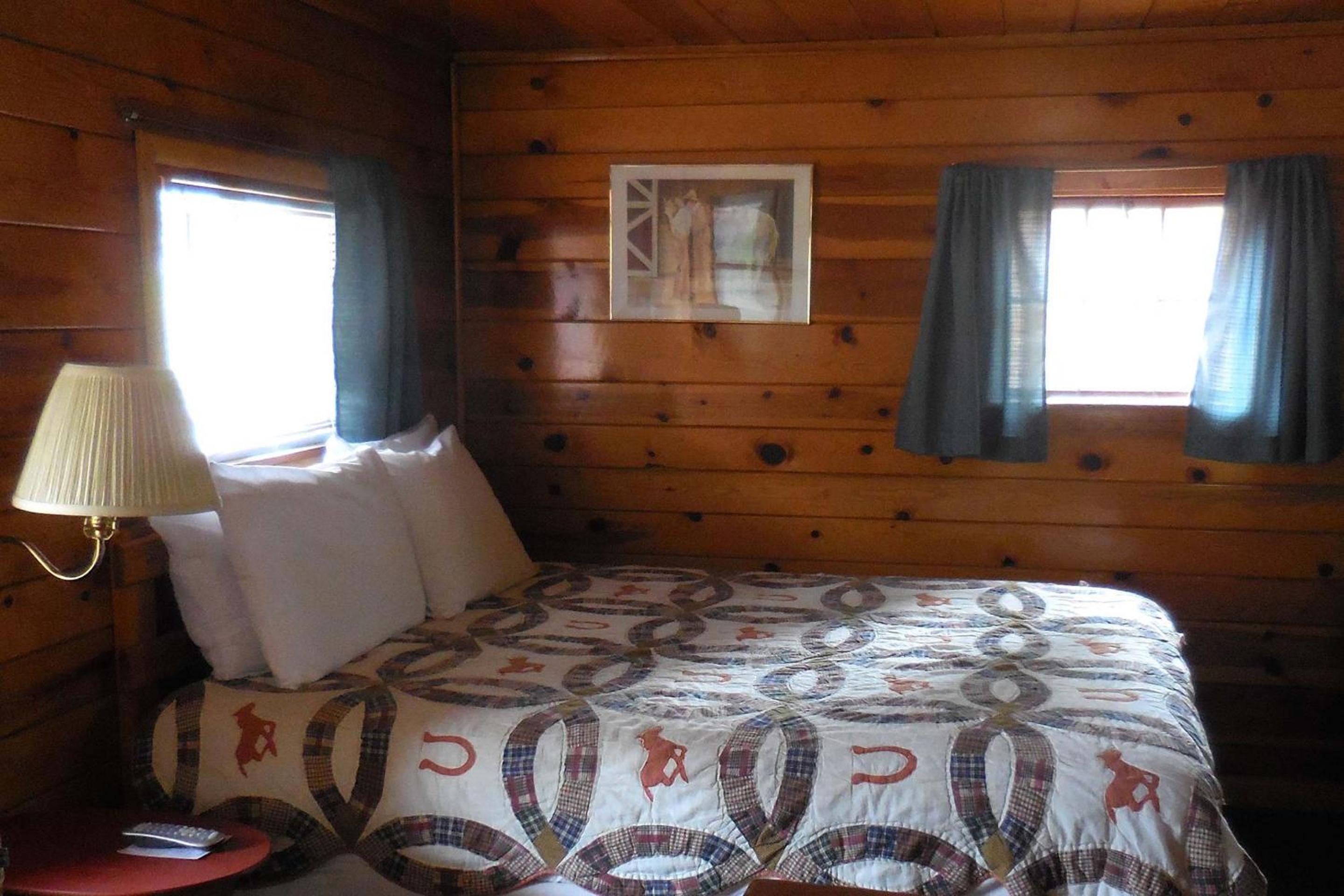 Deluxe Queen Cabin