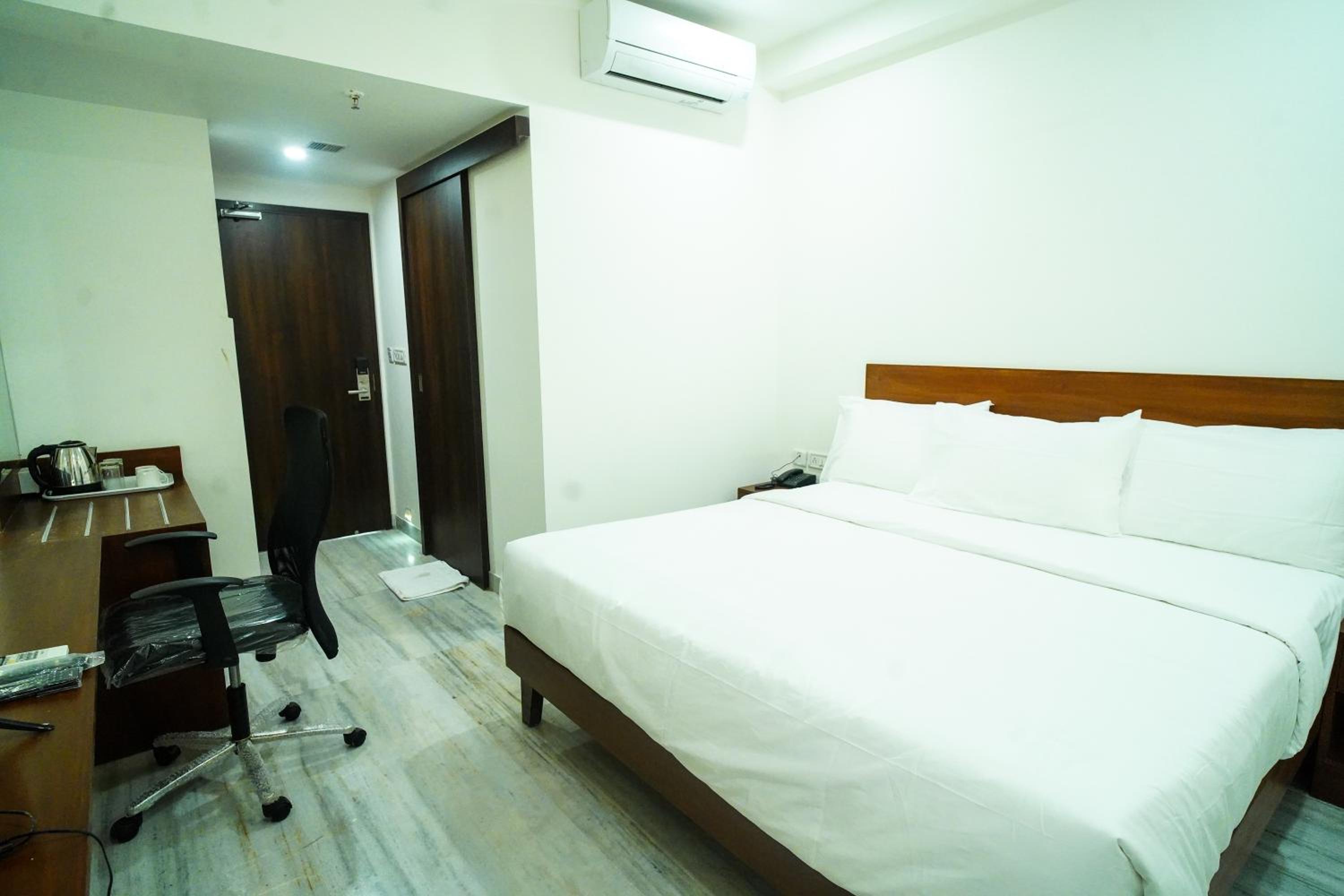 Standard Double Room - Photo 2