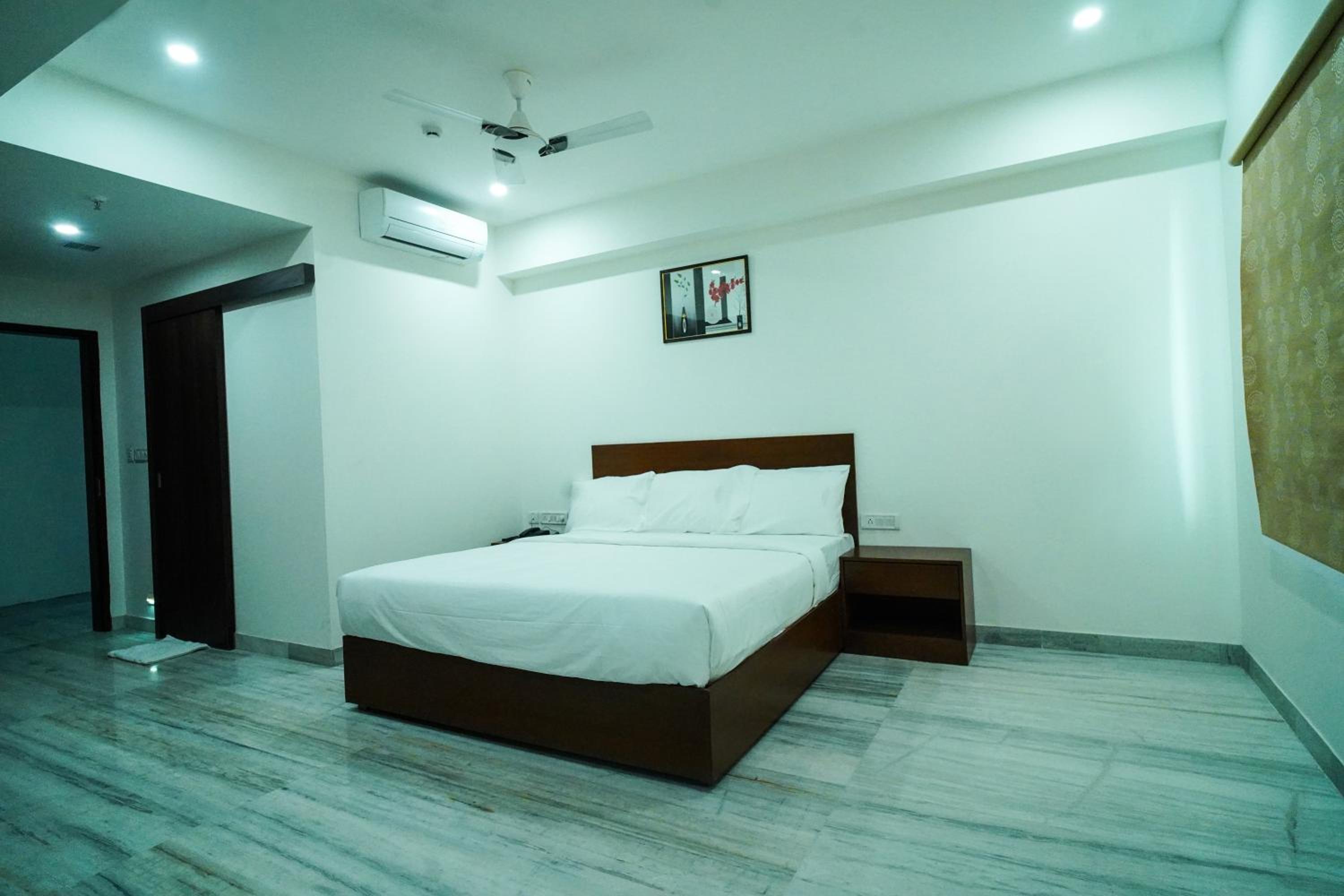Standard Double Room - Photo 7