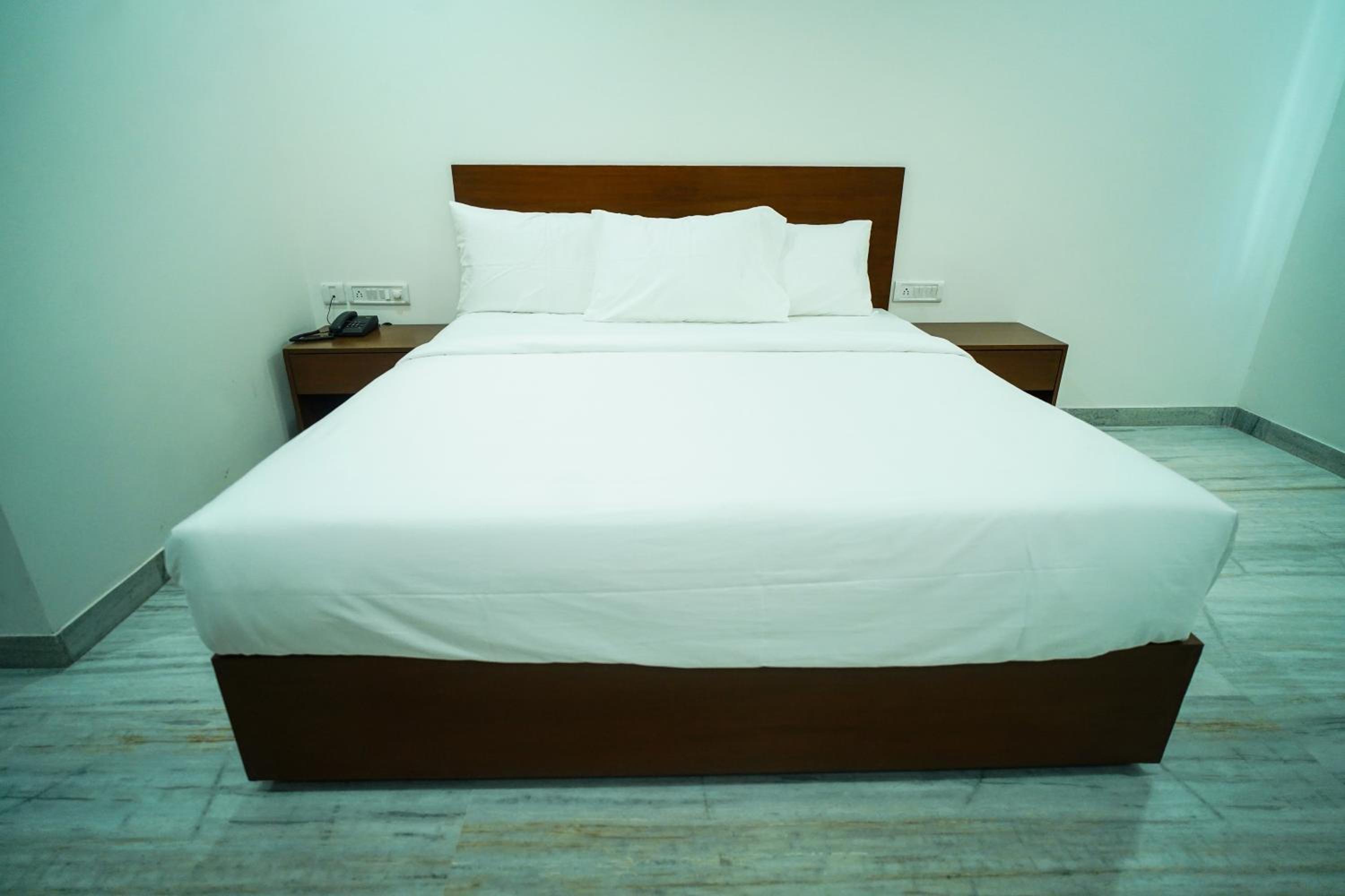 Standard Double Room - Photo 15