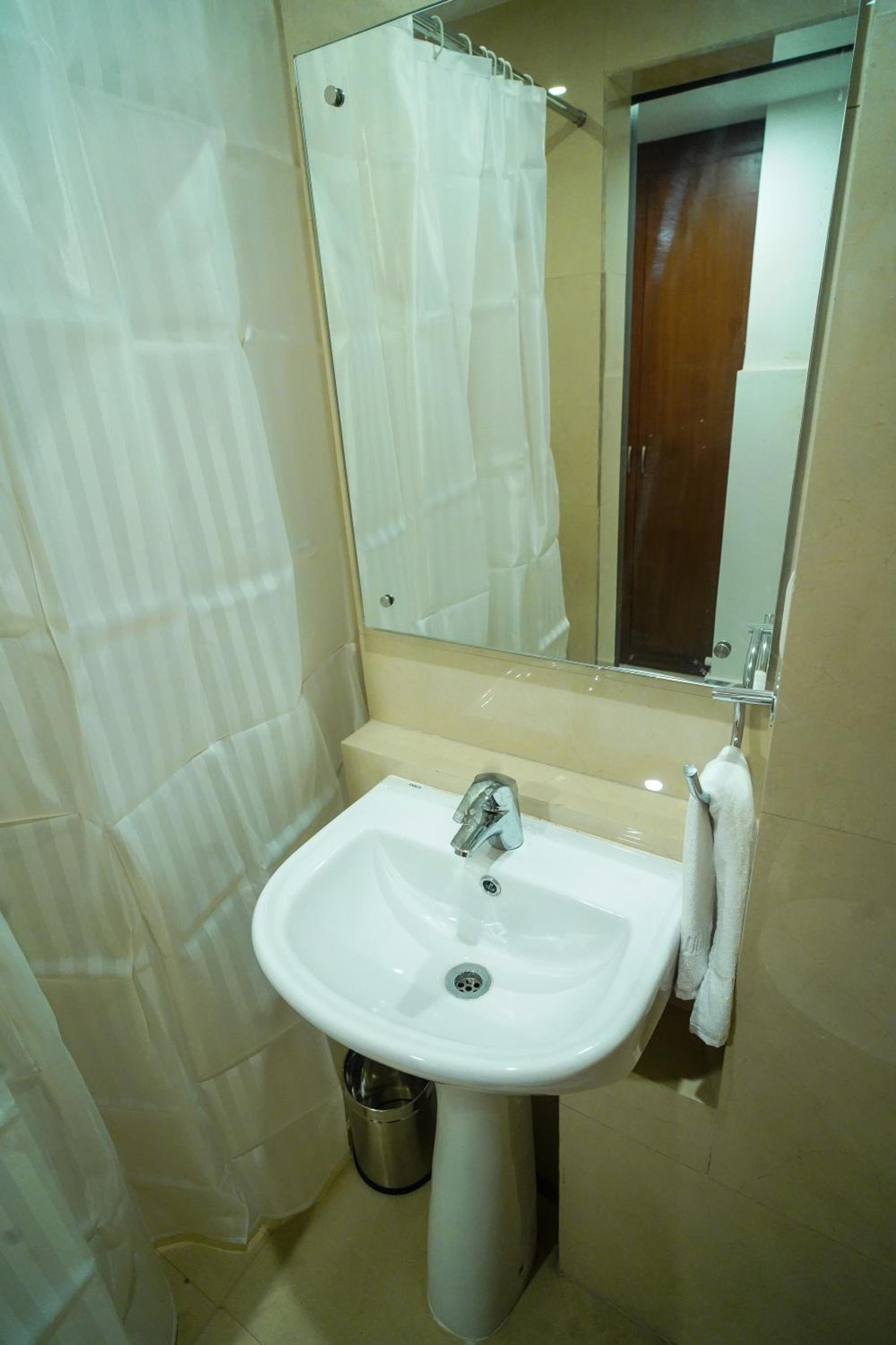 Standard Double Room - Photo 19