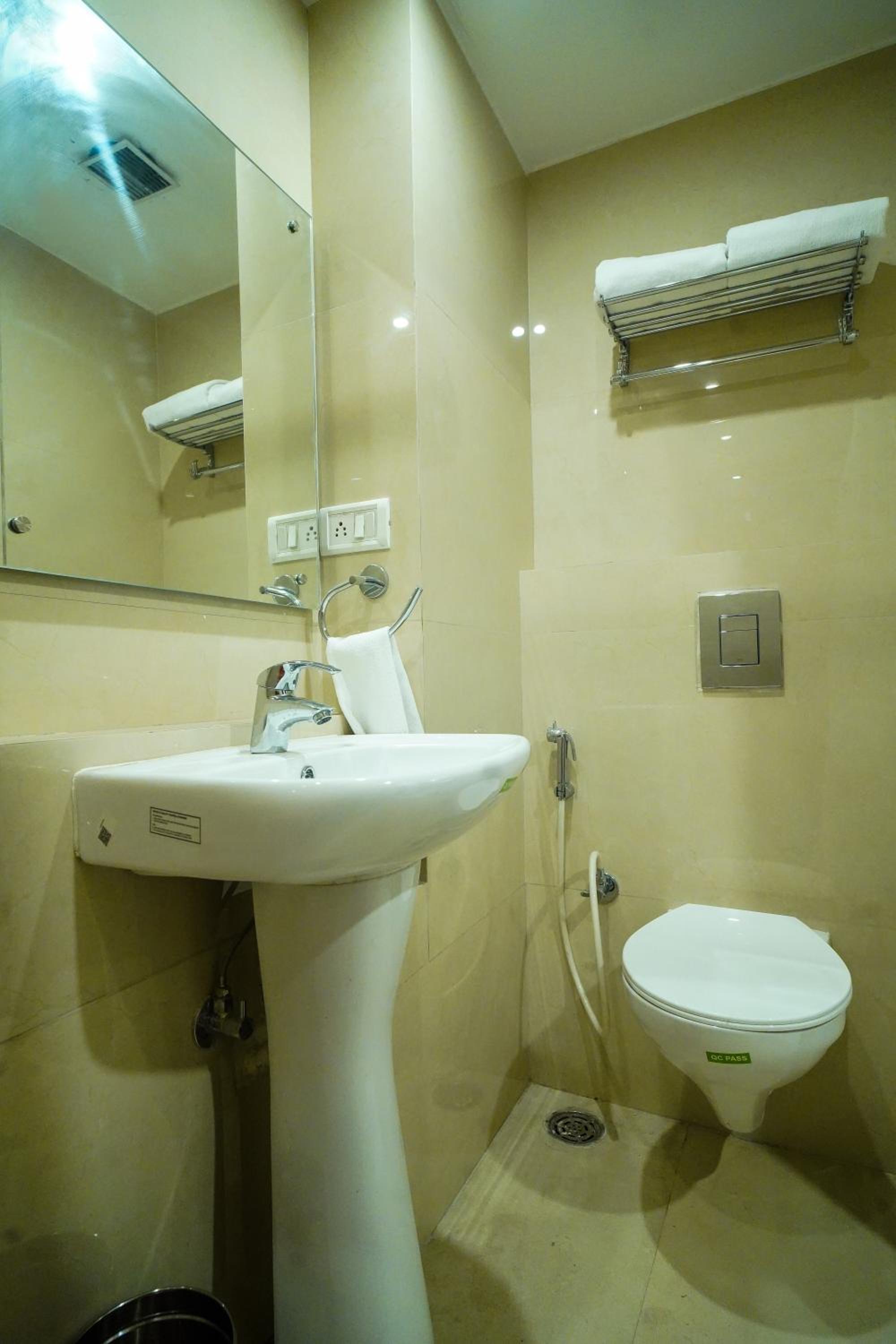 Standard Double Room - Photo 17