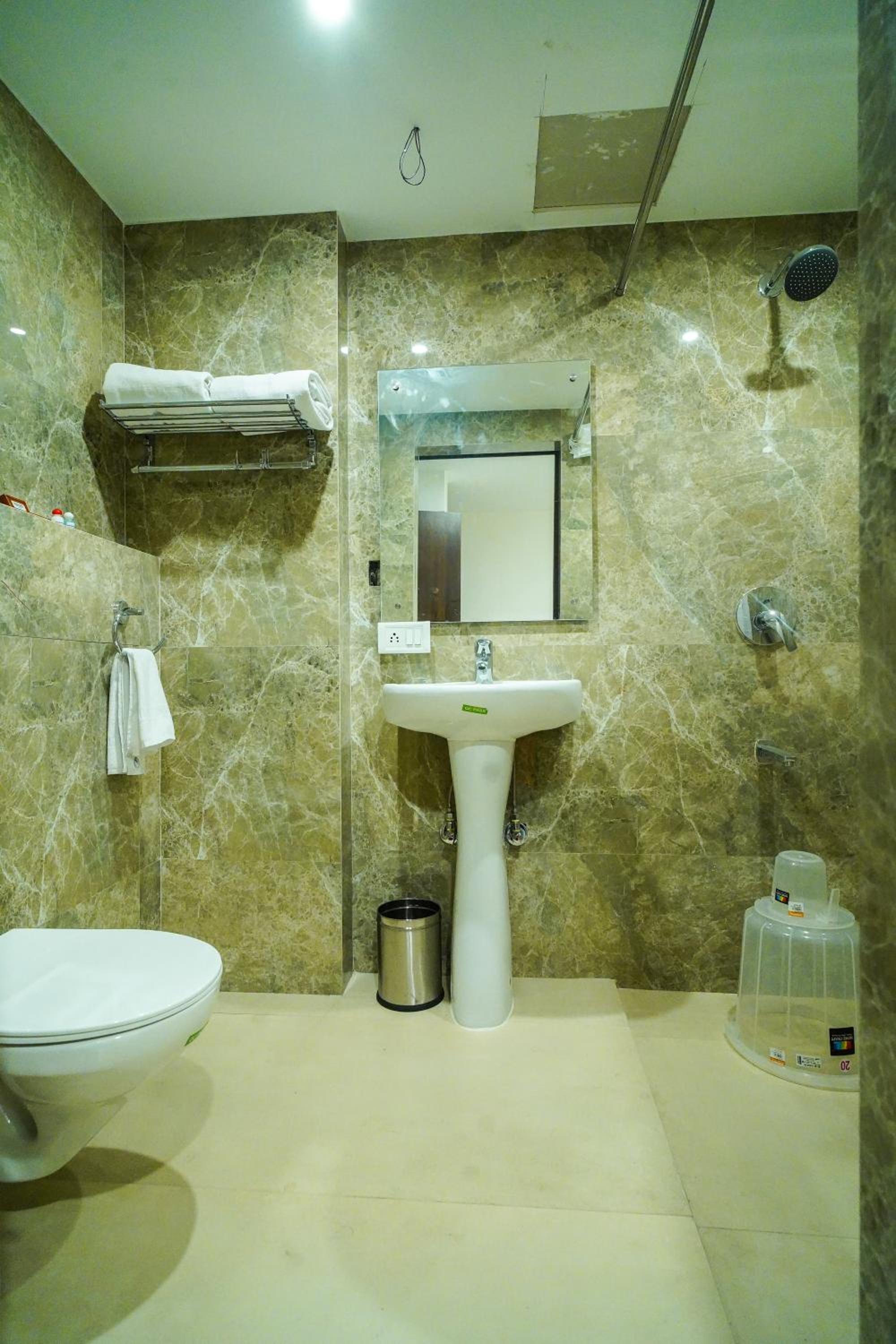 Standard Double Room - Photo 8
