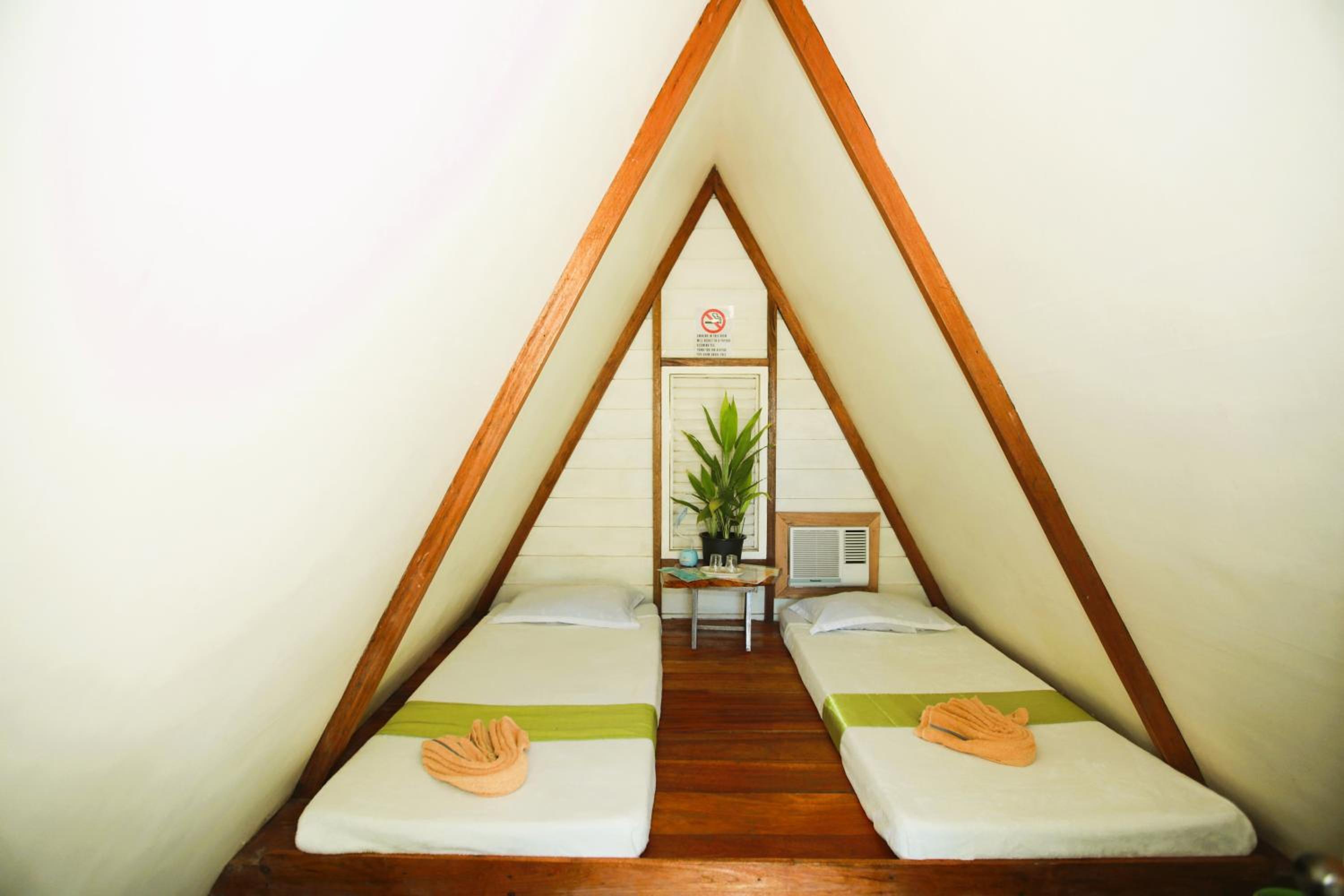 Economy Twin Room - Photo 5