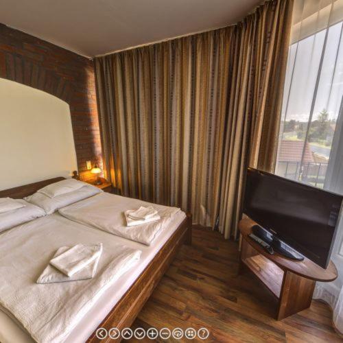 Queen Room with Balcony - Photo 1