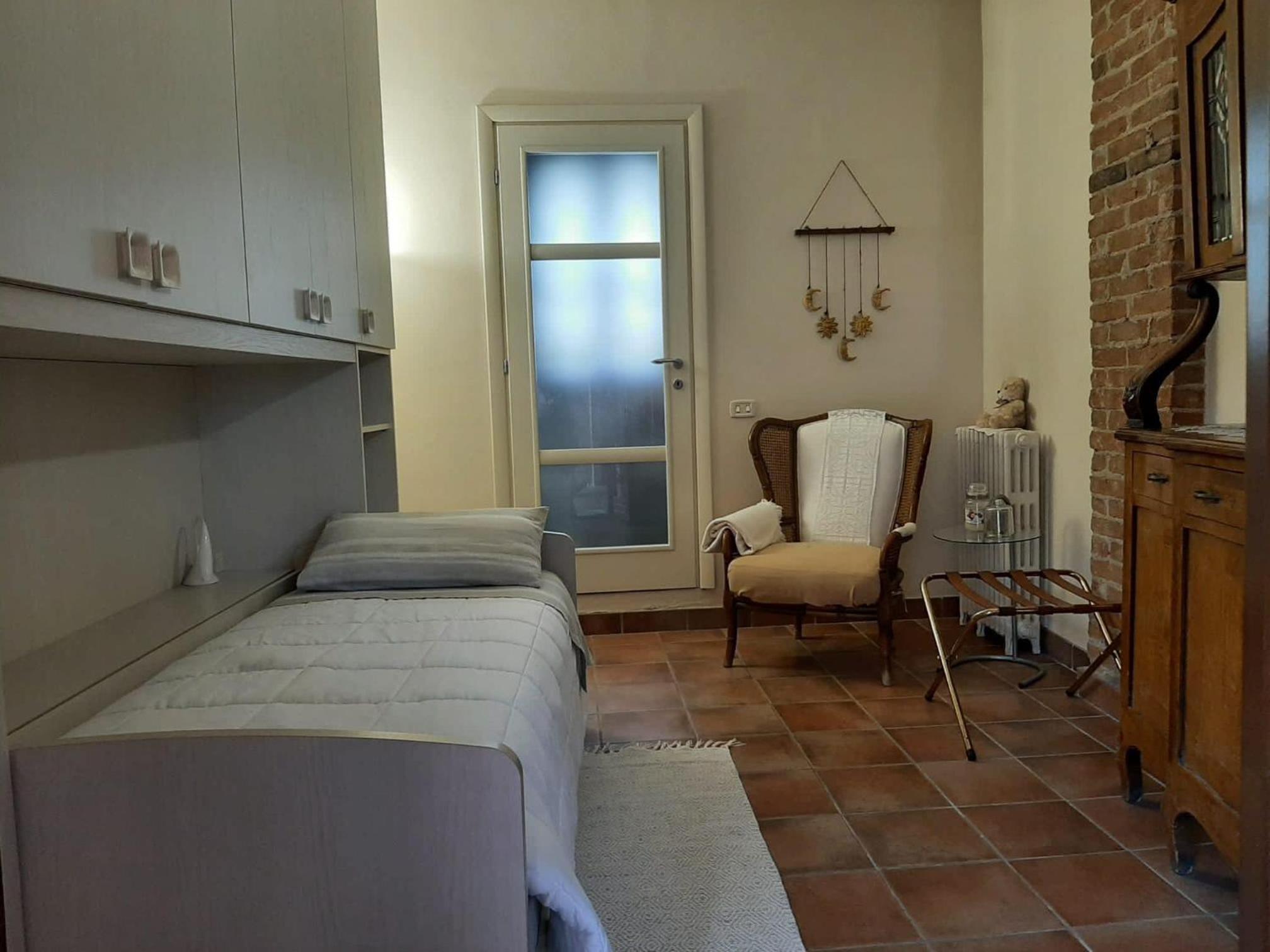 Single Room with Bathroom photo 3