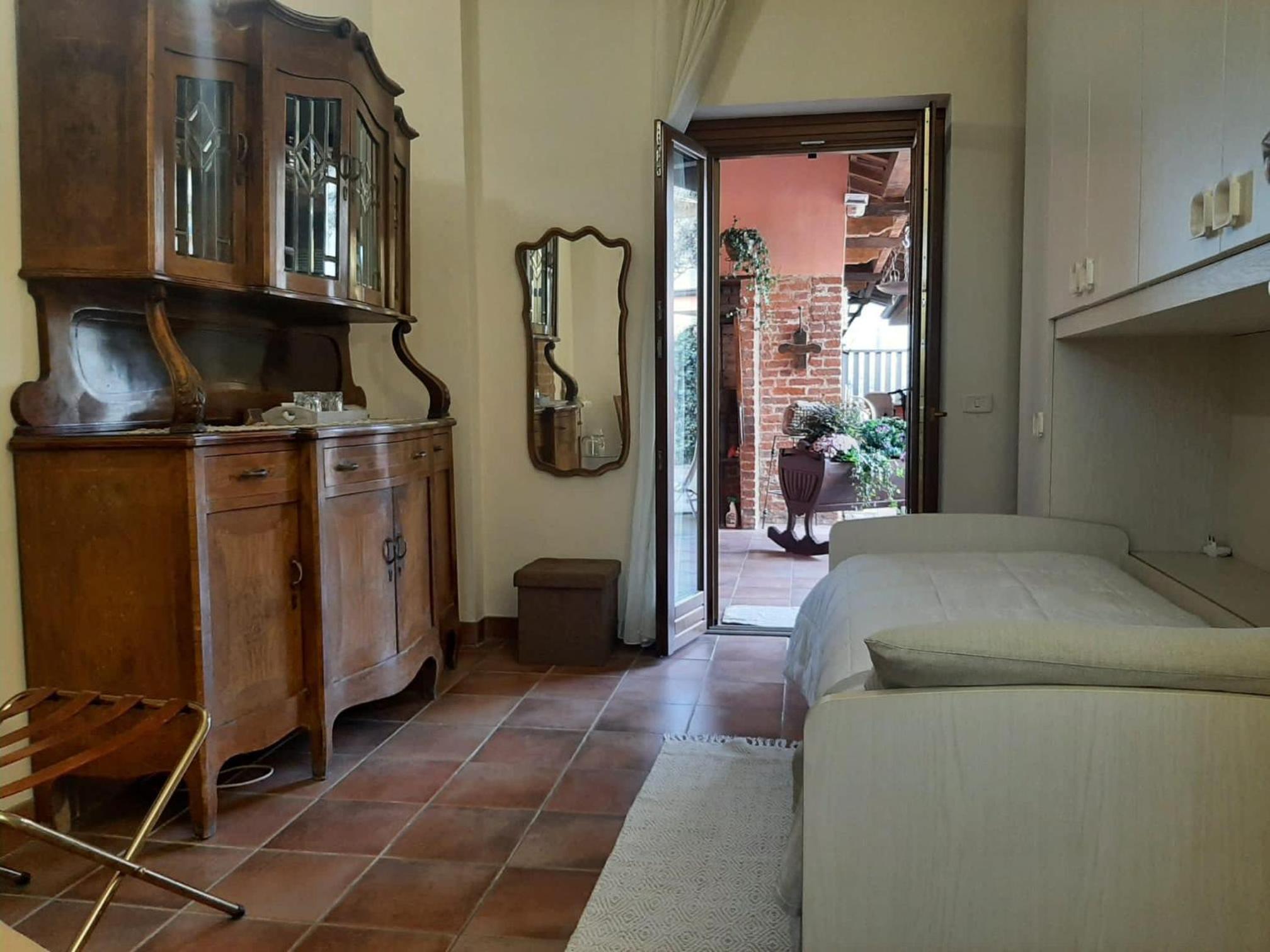 Single Room with Bathroom photo 2