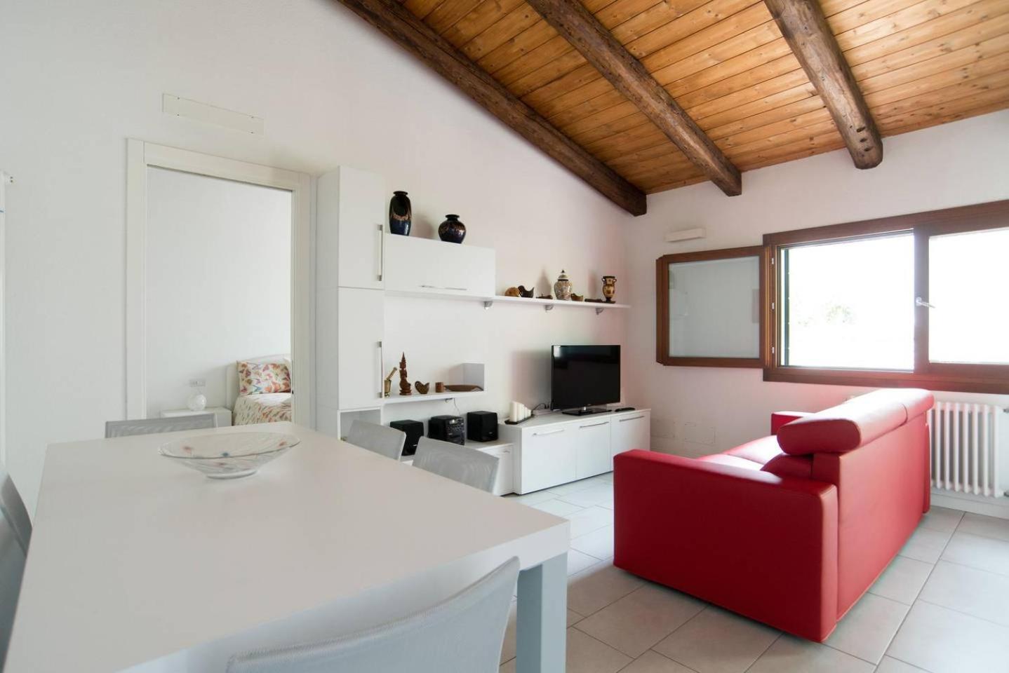 One-Bedroom House photo 1