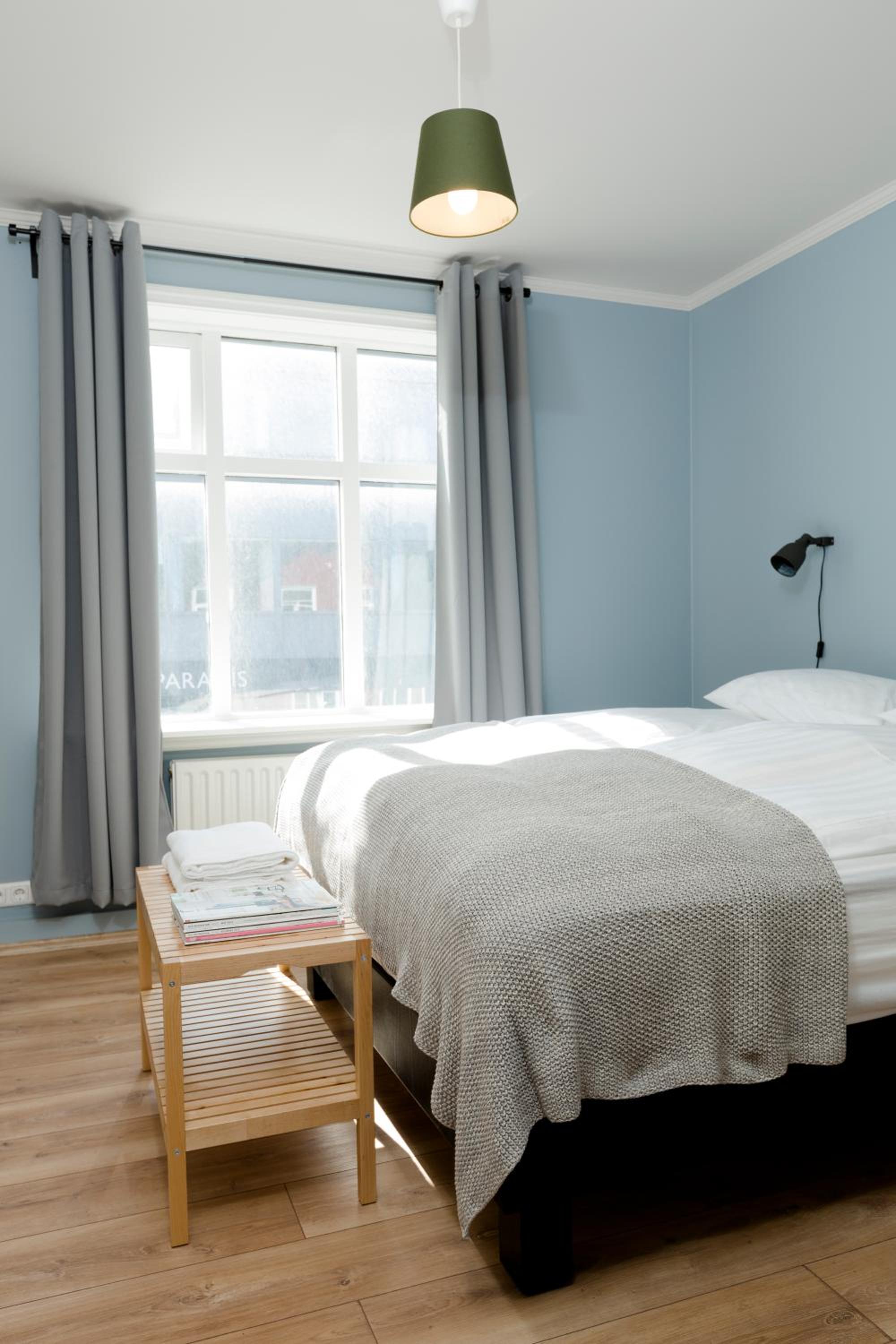 Three Bedroom Apartment with Balcony (Hverfisgata 55) photo 3