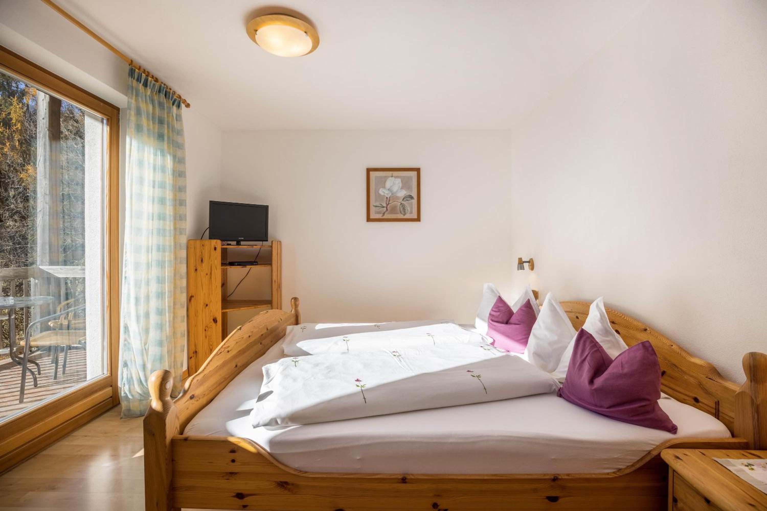 Two-Bedroom Deluxe Apartment with Garden View photo 3