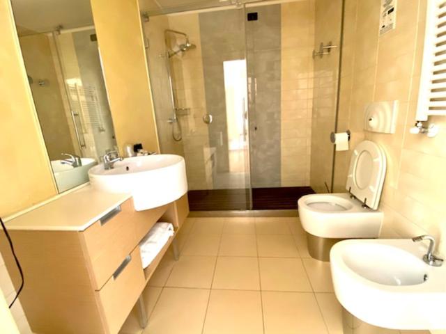Double or Twin Room with Sea View - Photo 3