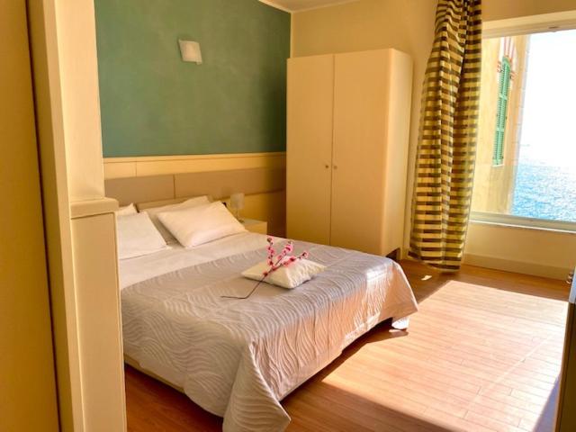 Double or Twin Room with Sea View - Photo 1