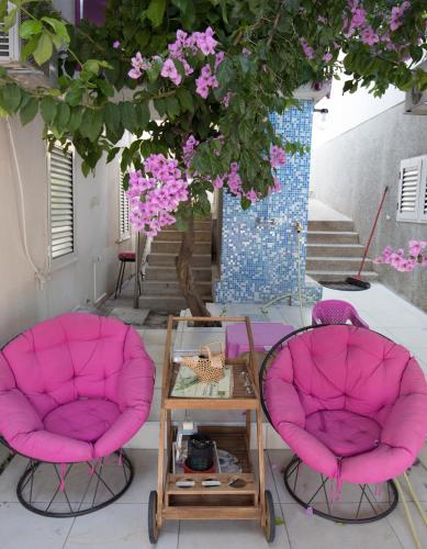 One-Bedroom Apartment with Pool View photo 3