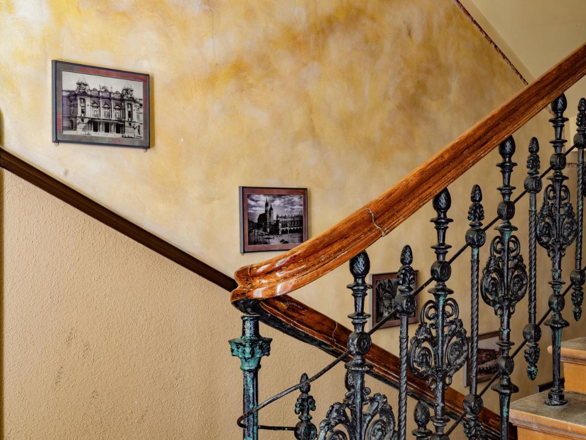 Deluxe King Suite - Photo 22