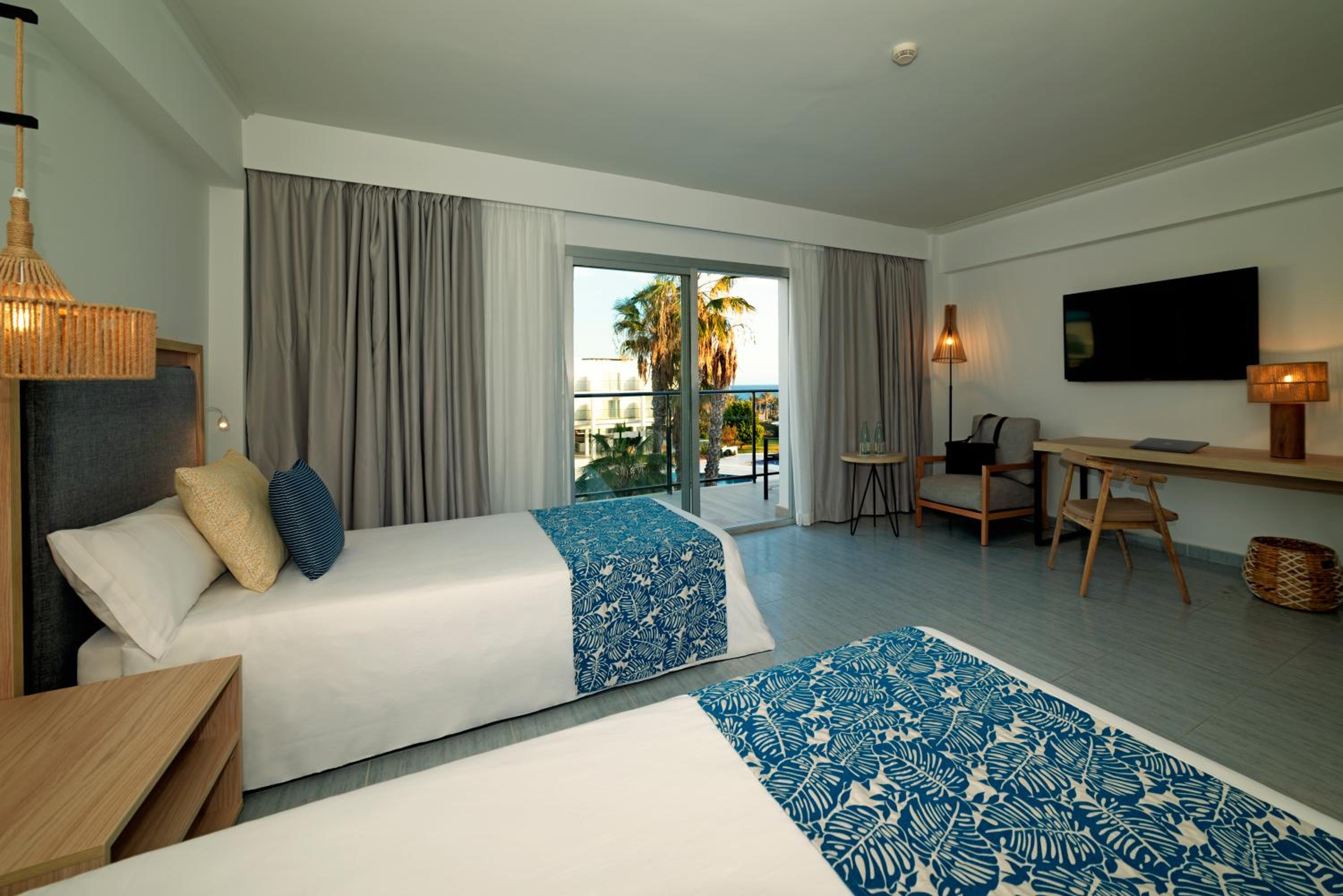 Superior with Side Sea View - Photo 1