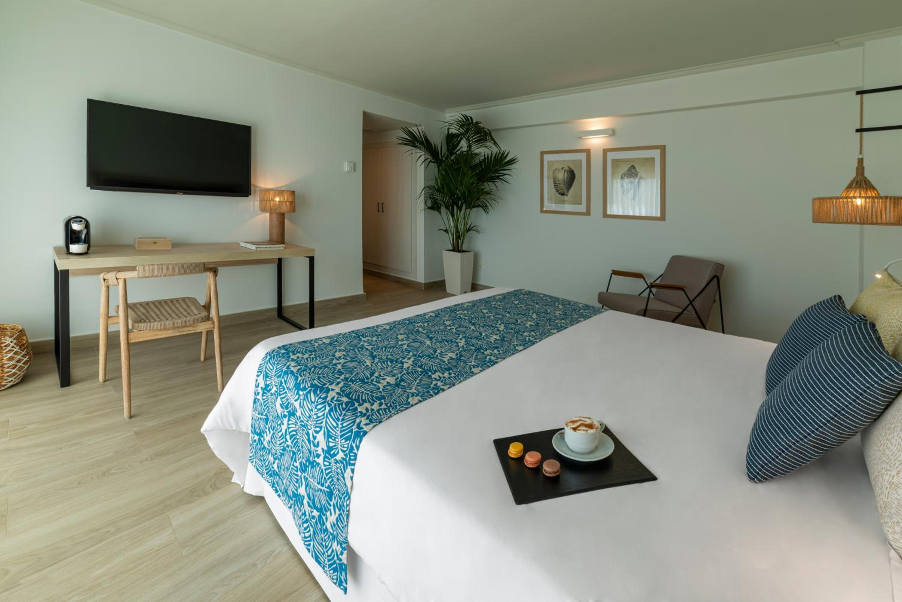 Junior Suite (2 Adults + 1 Child) - Photo 5
