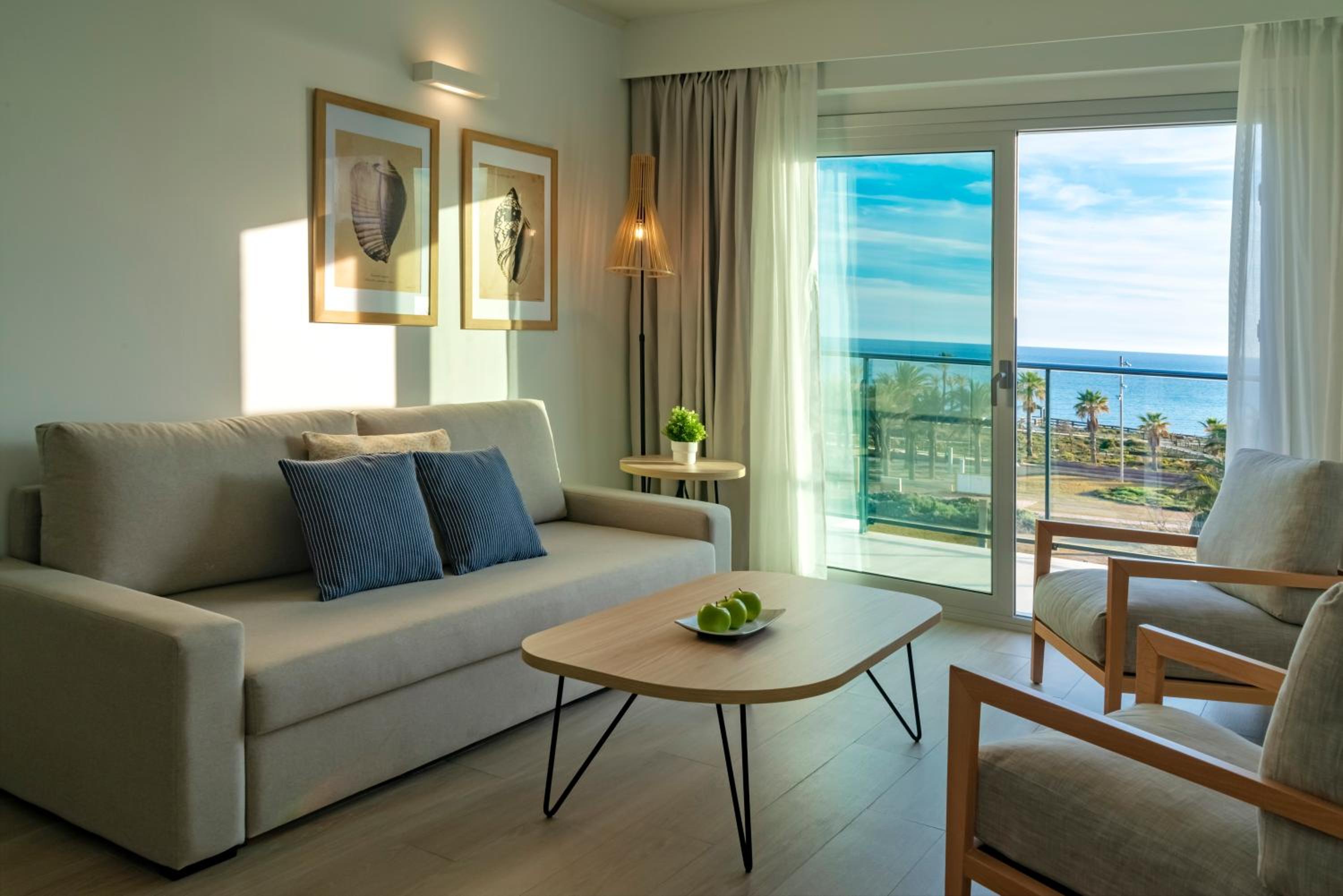 Junior Suite (2 Adults + 1 Child) - Photo 8
