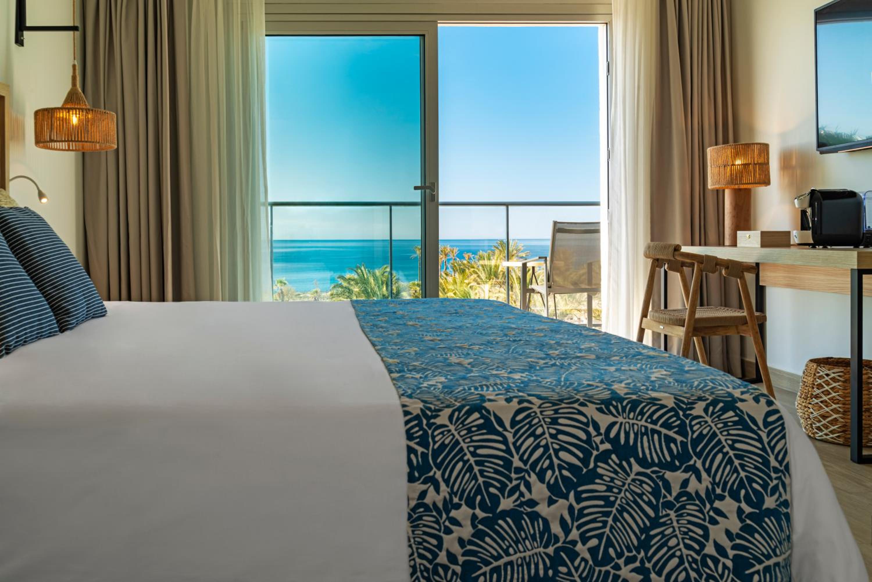Junior Suite (2 Adults + 1 Child) - Photo 4