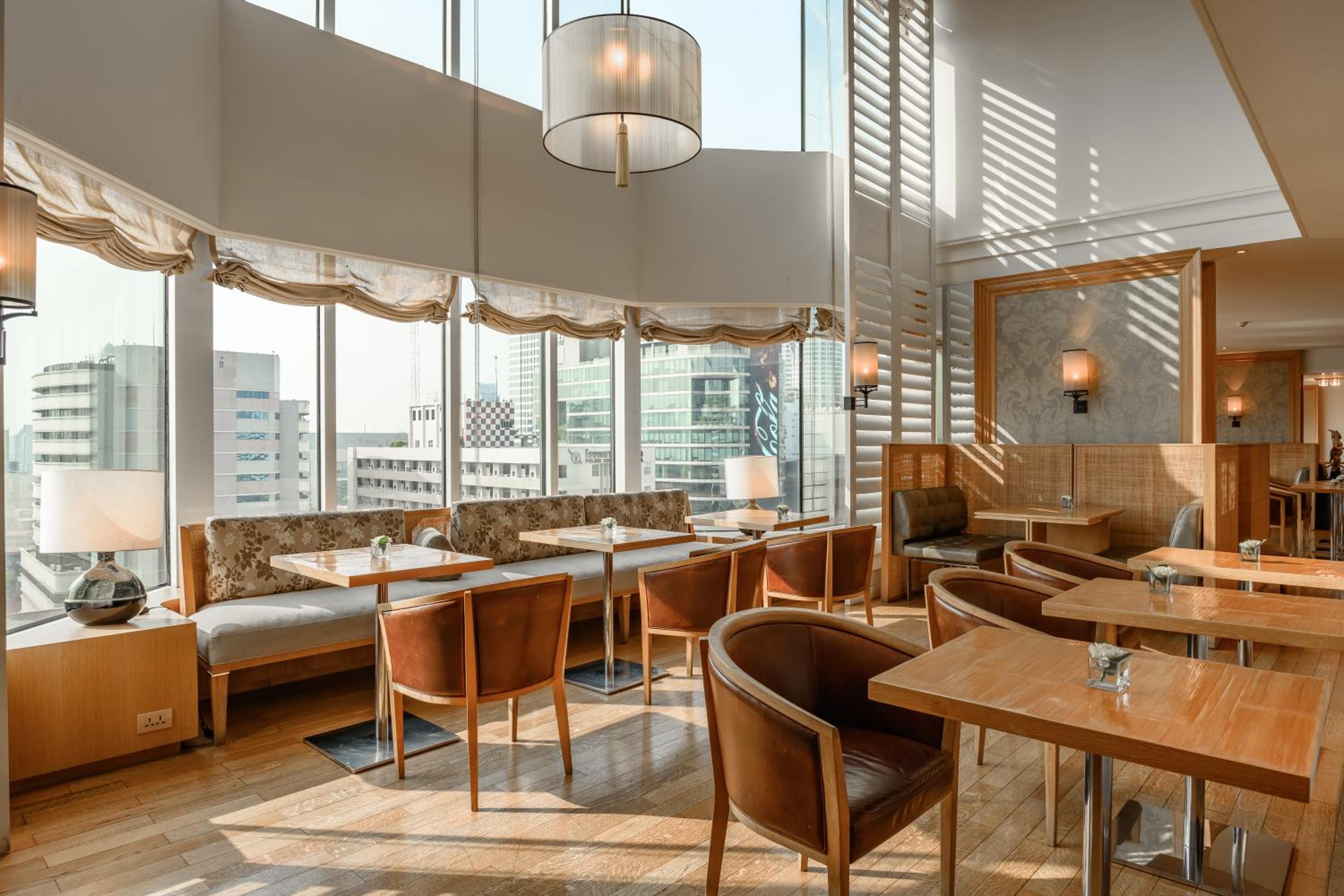 King Room with View - Club Access thumbnail 6