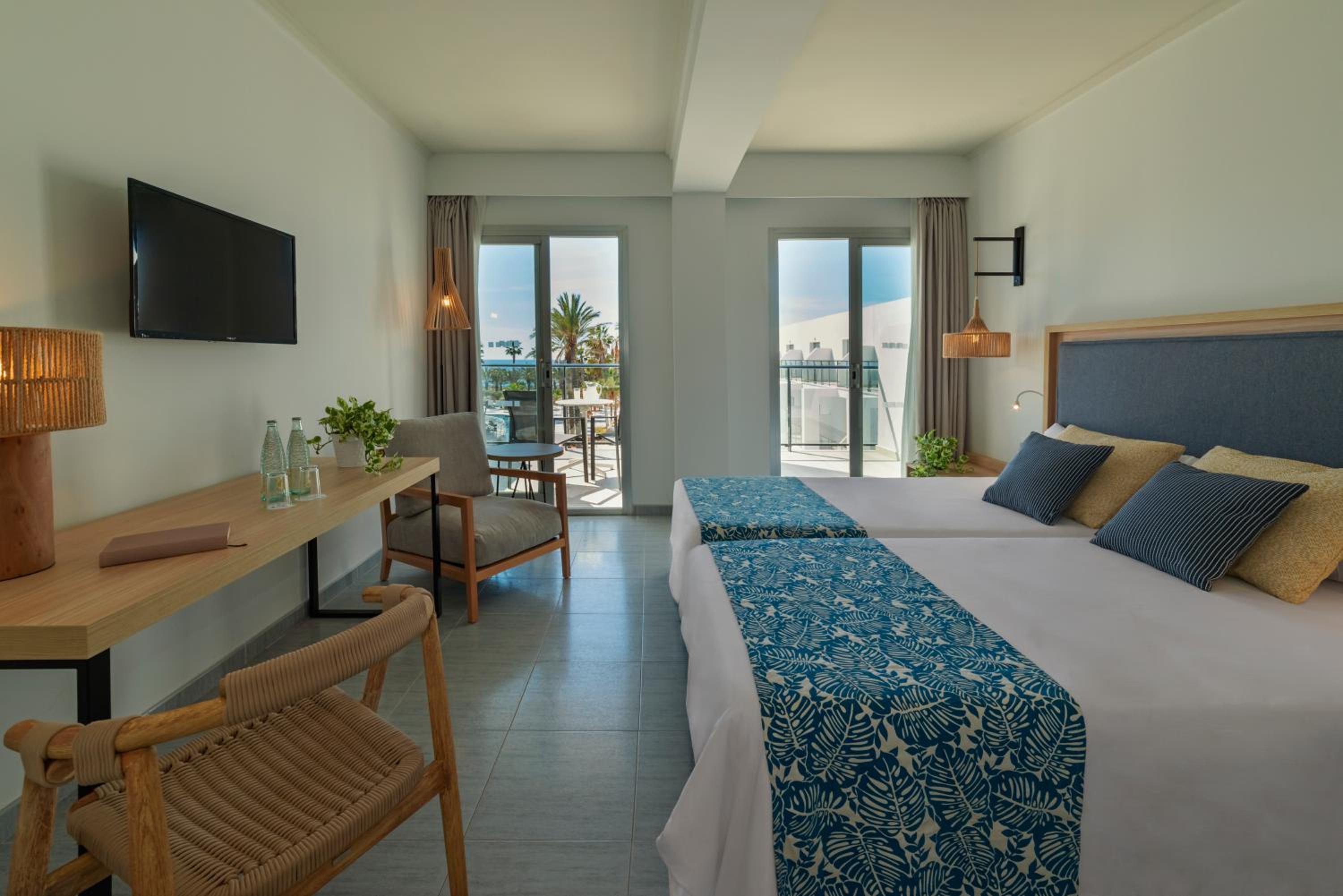 Premium Room with Sea View - Photo 4