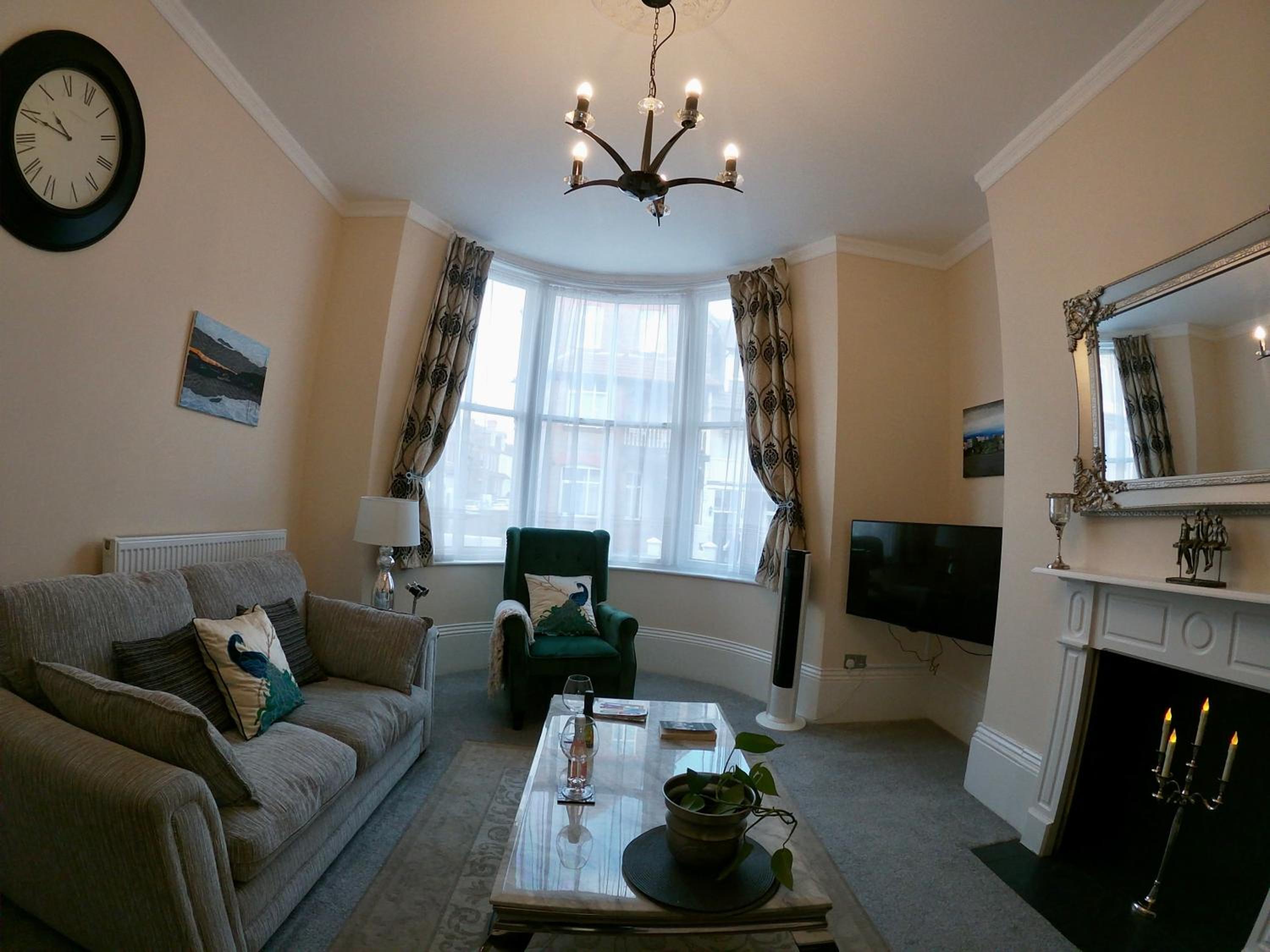 One-Bedroom Apartment - Photo 1